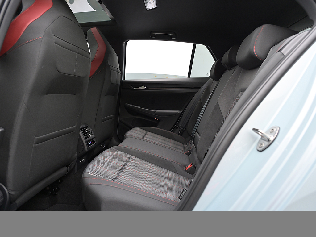 Volkswagen Golf GTI BLACKSTYLE HARMANKARDON PANO