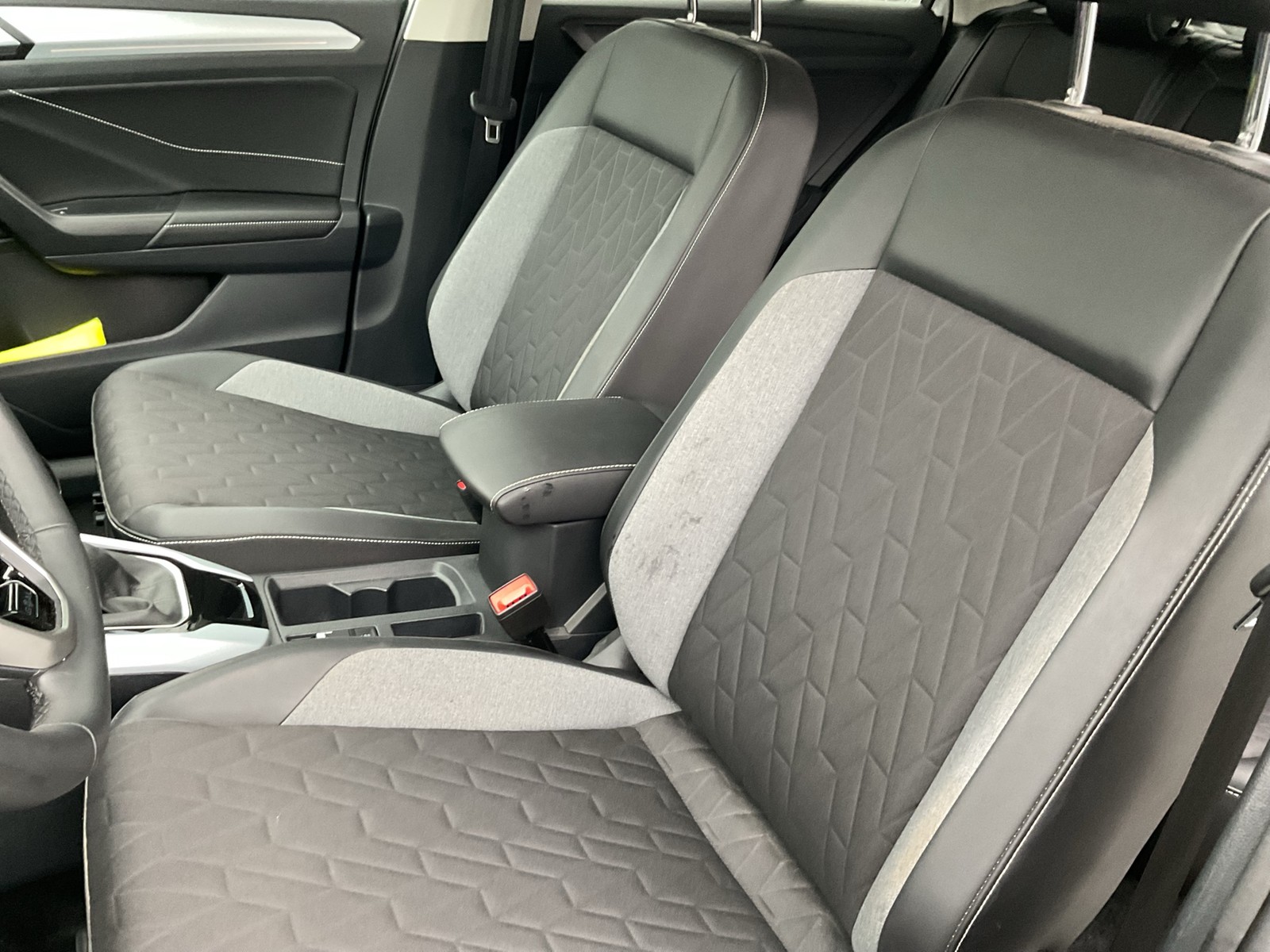 Volkswagen T-Roc 2.0 GOAL AHK CAM ACC LM17 NAVI CARPLAY LED