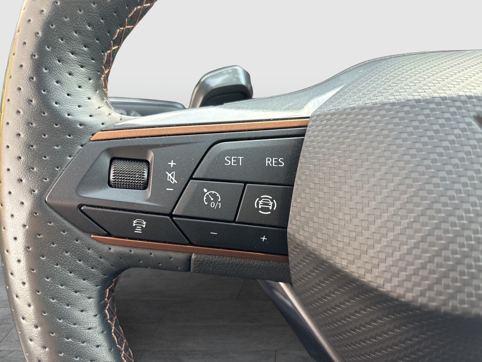 Cupra Leon ST 1.4 HYBRID VZ AHK KAMERA ALU19 NAVI