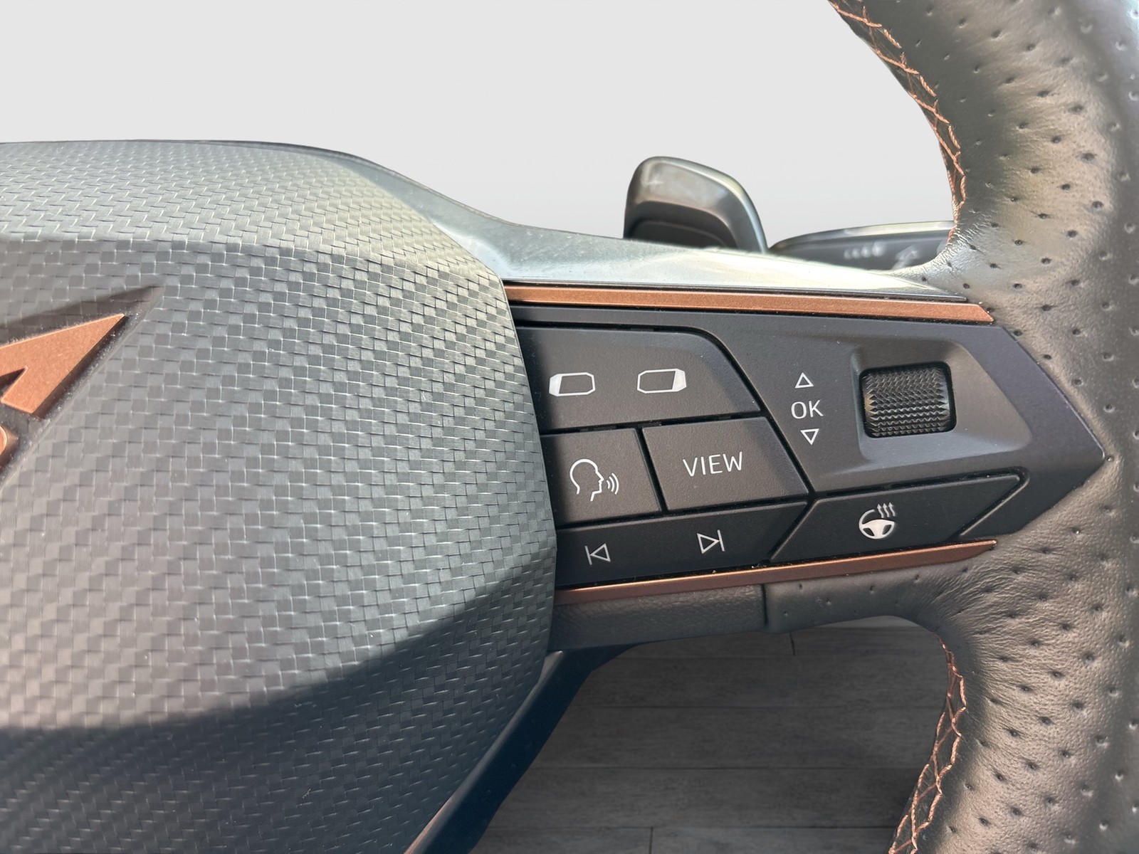 Cupra Leon ST 1.4 HYBRID VZ AHK KAMERA ALU19 NAVI