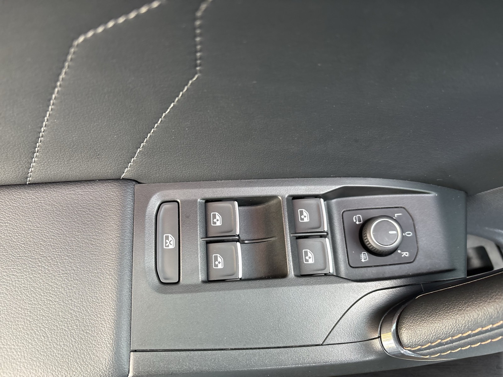 Cupra Leon ST 1.4 HYBRID VZ AHK KAMERA ALU19 NAVI