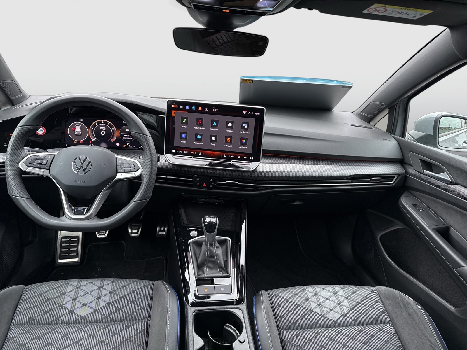 Volkswagen Golf VIII 1.5 R-LINE FACELIFT CAM ACC LM17