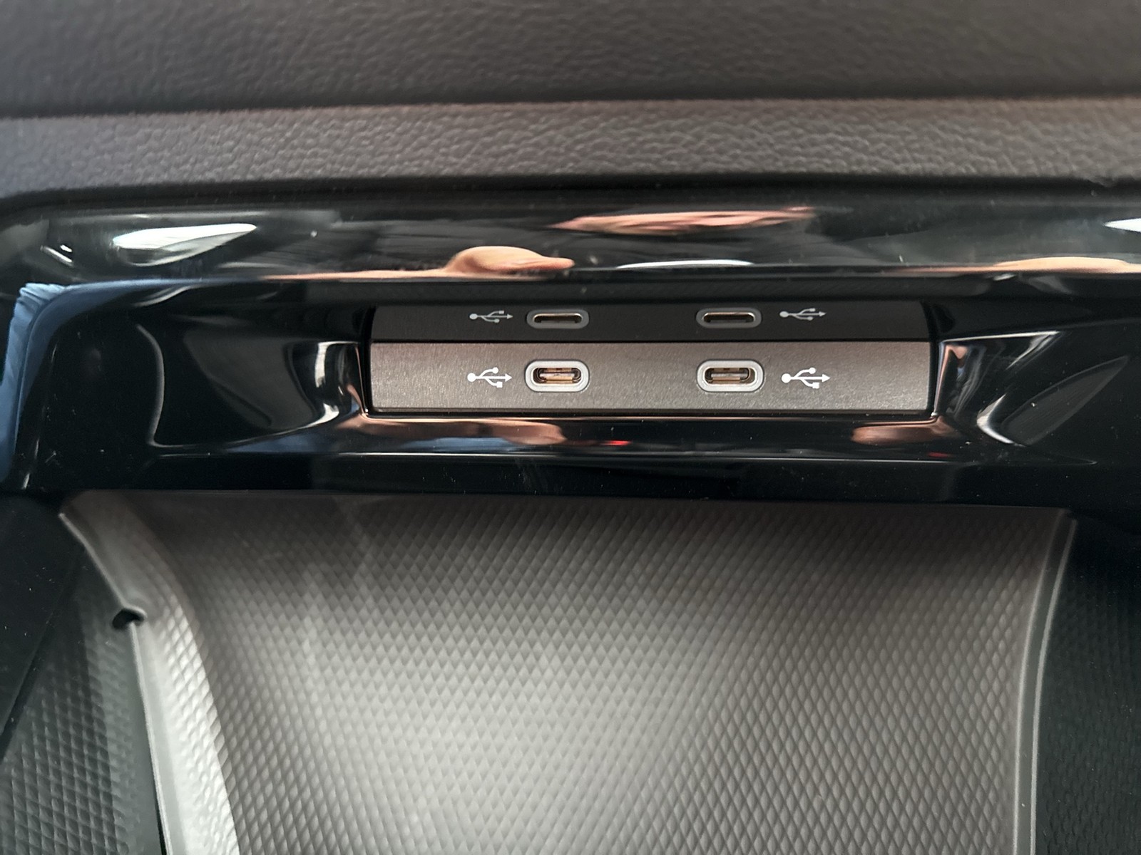 Volkswagen Golf VIII 1.5 R-LINE FACELIFT CAM ACC LM17