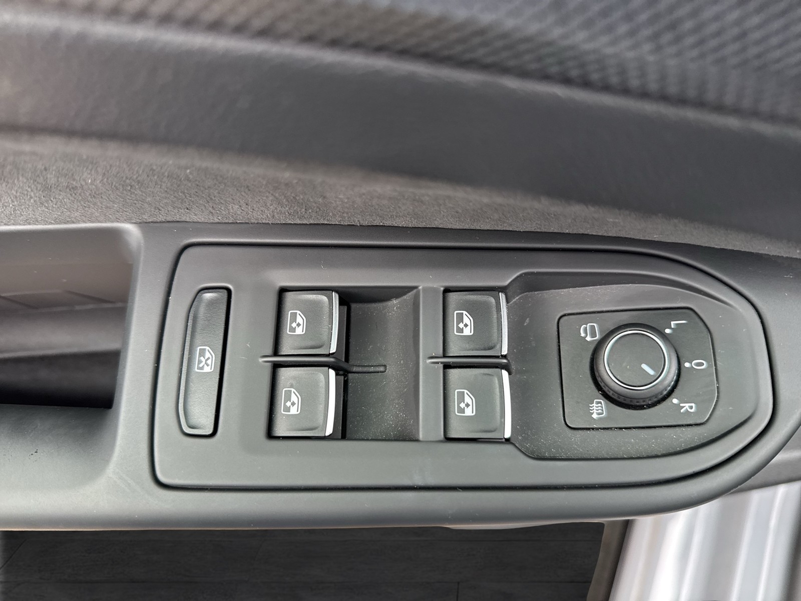 Volkswagen Golf VIII 1.5 R-LINE FACELIFT CAM ACC LM17