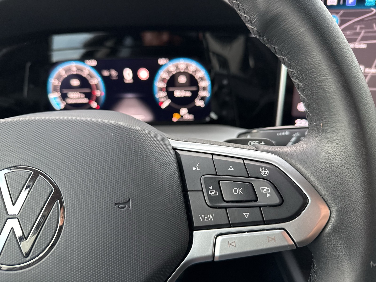 Volkswagen Golf VIII 1.5 eTSI LIFE FACELIFT ACC NAVI SITZHZ