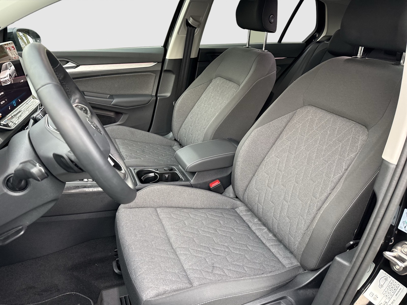 Volkswagen Golf VIII 1.5 eTSI LIFE FACELIFT ACC NAVI SITZHZ