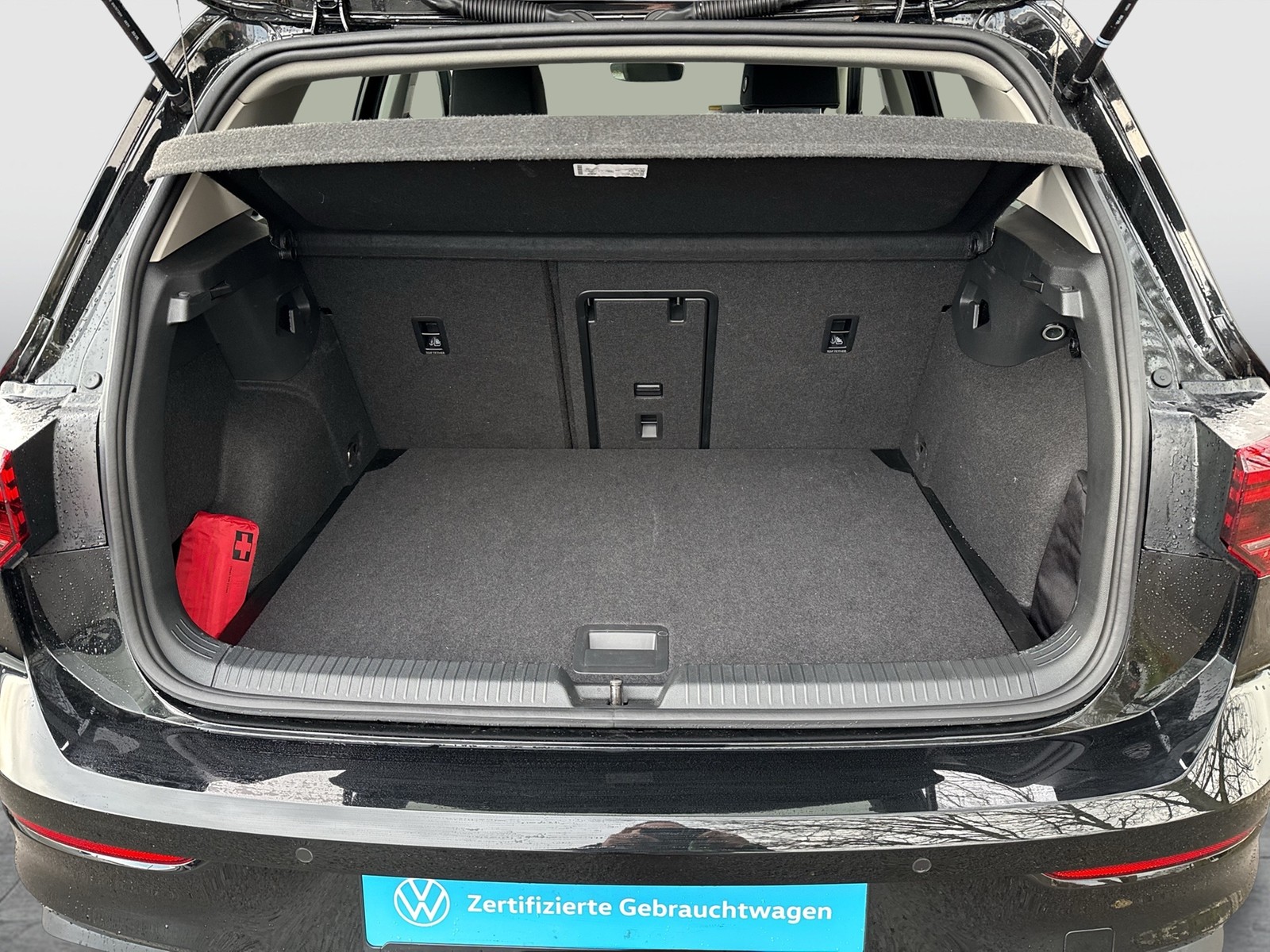 Volkswagen Golf VIII 1.5 eTSI LIFE FACELIFT ACC NAVI SITZHZ