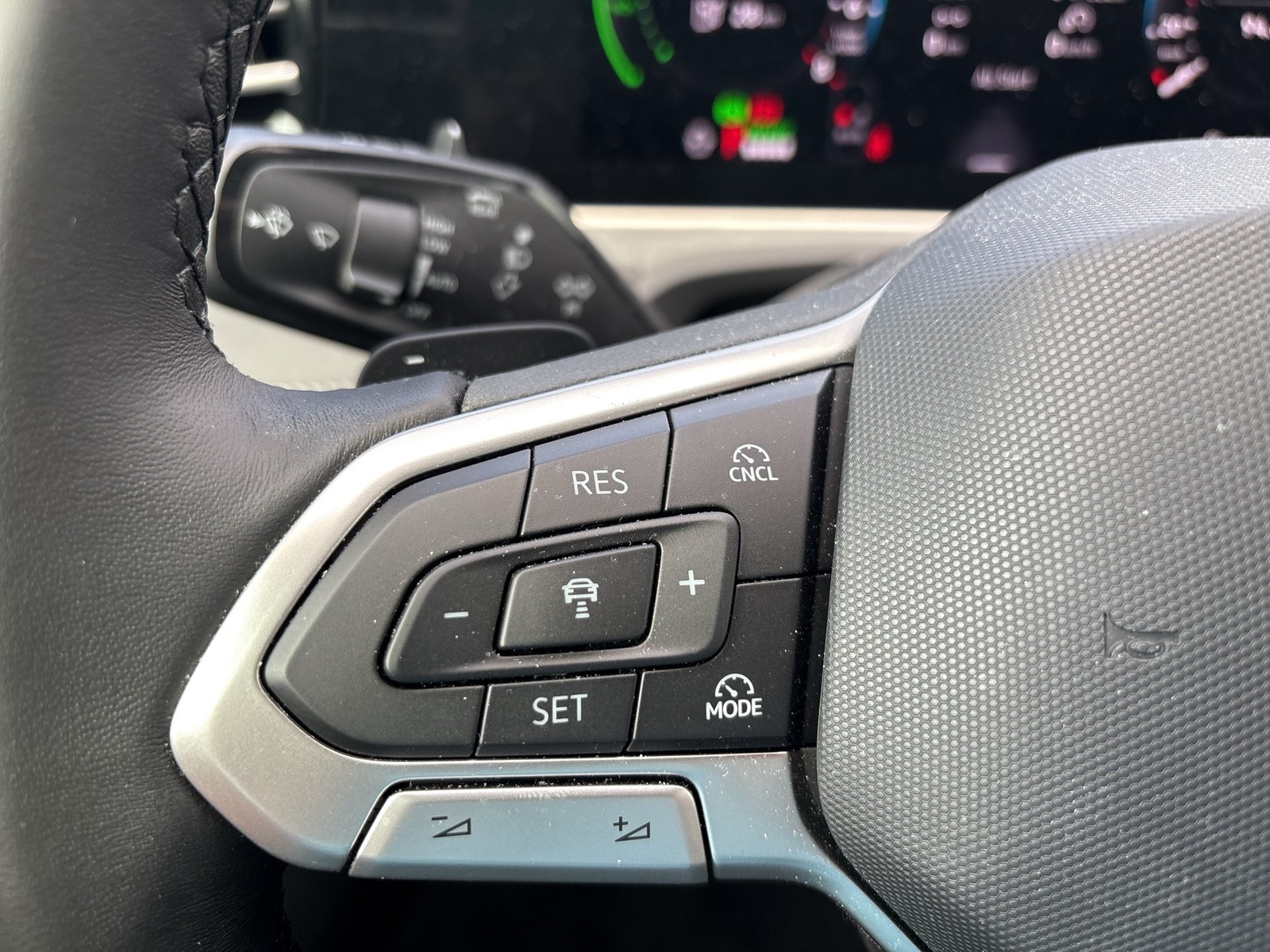 Volkswagen Passat Variant 1.5 HYBRID ELEGANCE LEDER AHK ACC