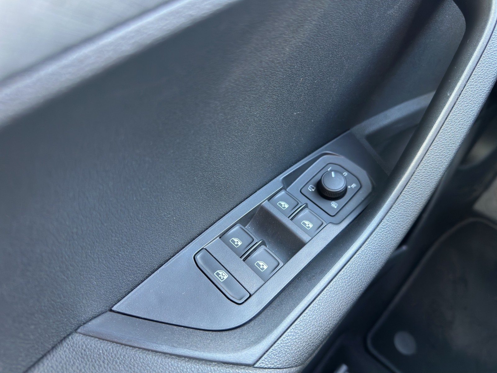 Skoda Karoq 1.5 SELECTION CAM ACC LM17 E-KLAPPE NAVI