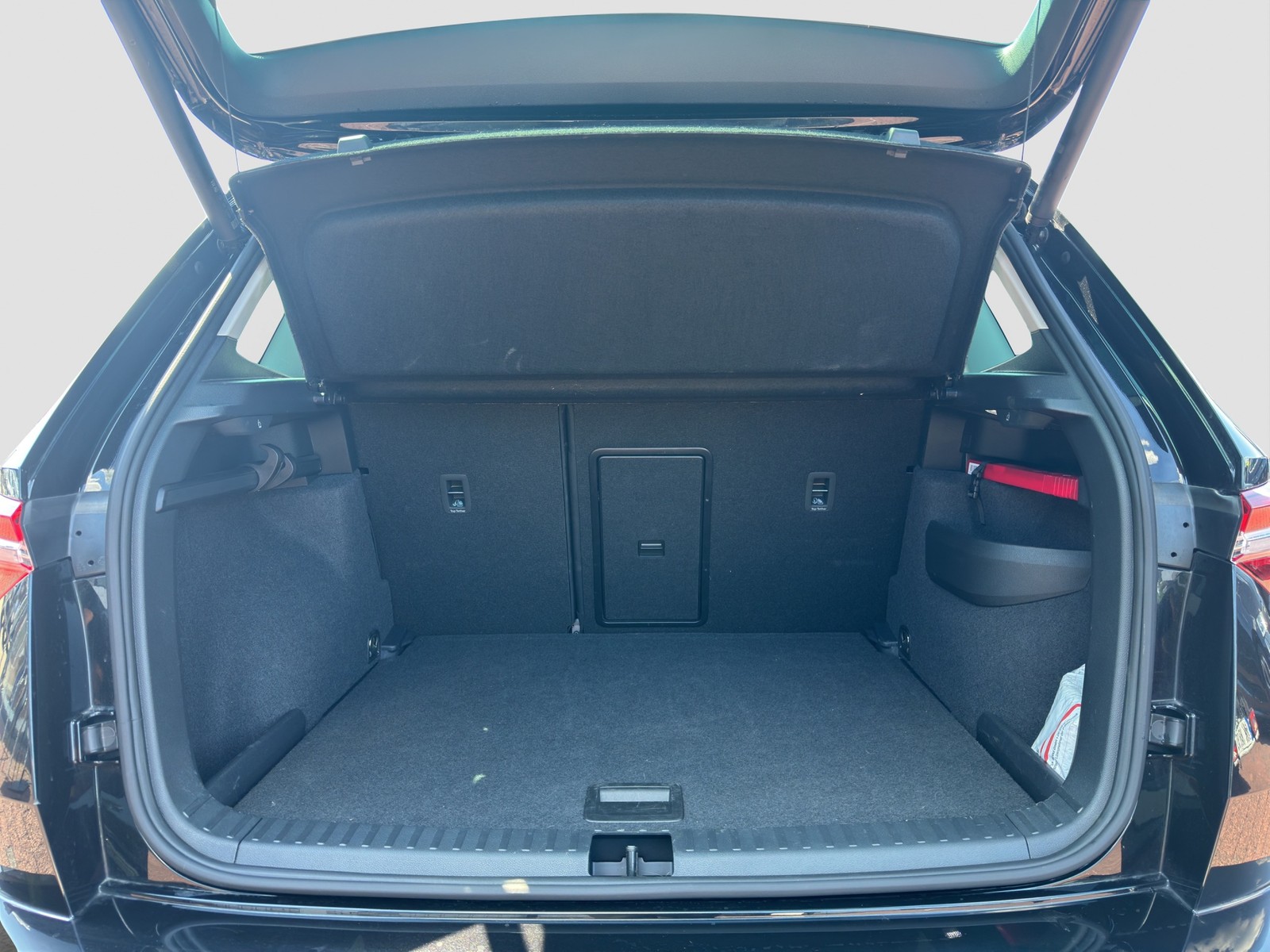 Skoda Karoq 1.5 SELECTION CAM ACC LM17 E-KLAPPE NAVI