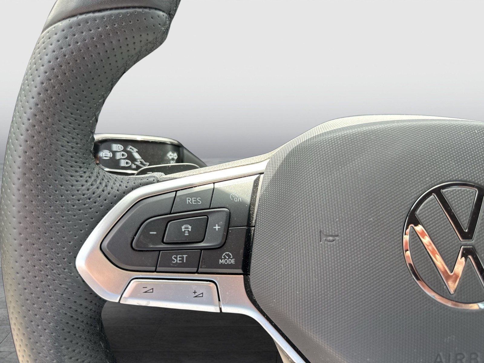 Volkswagen Touareg HYBRID R DYNAUDIO AHK 360°CAM ACC LM22