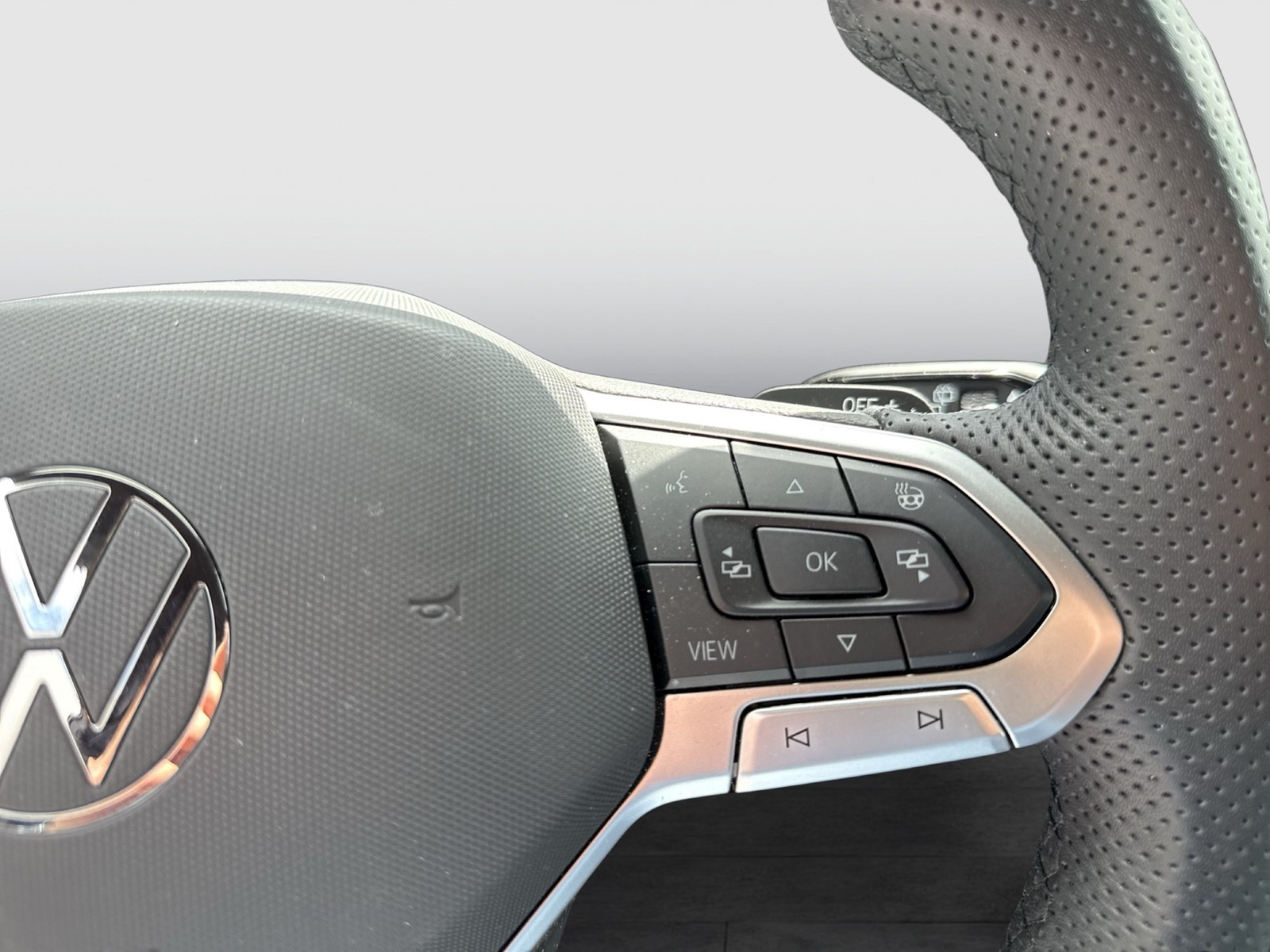 Volkswagen Touareg HYBRID R DYNAUDIO AHK 360°CAM ACC LM22