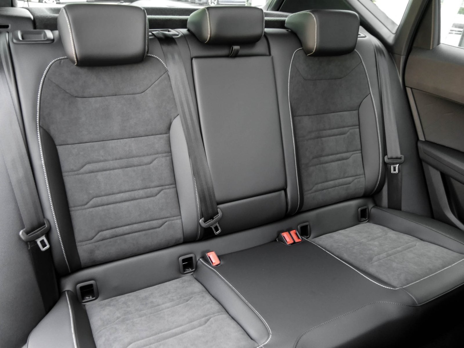 Seat Ateca 1.5 XPERIENCE DSG PANO NAV ACC SHZ 18LM