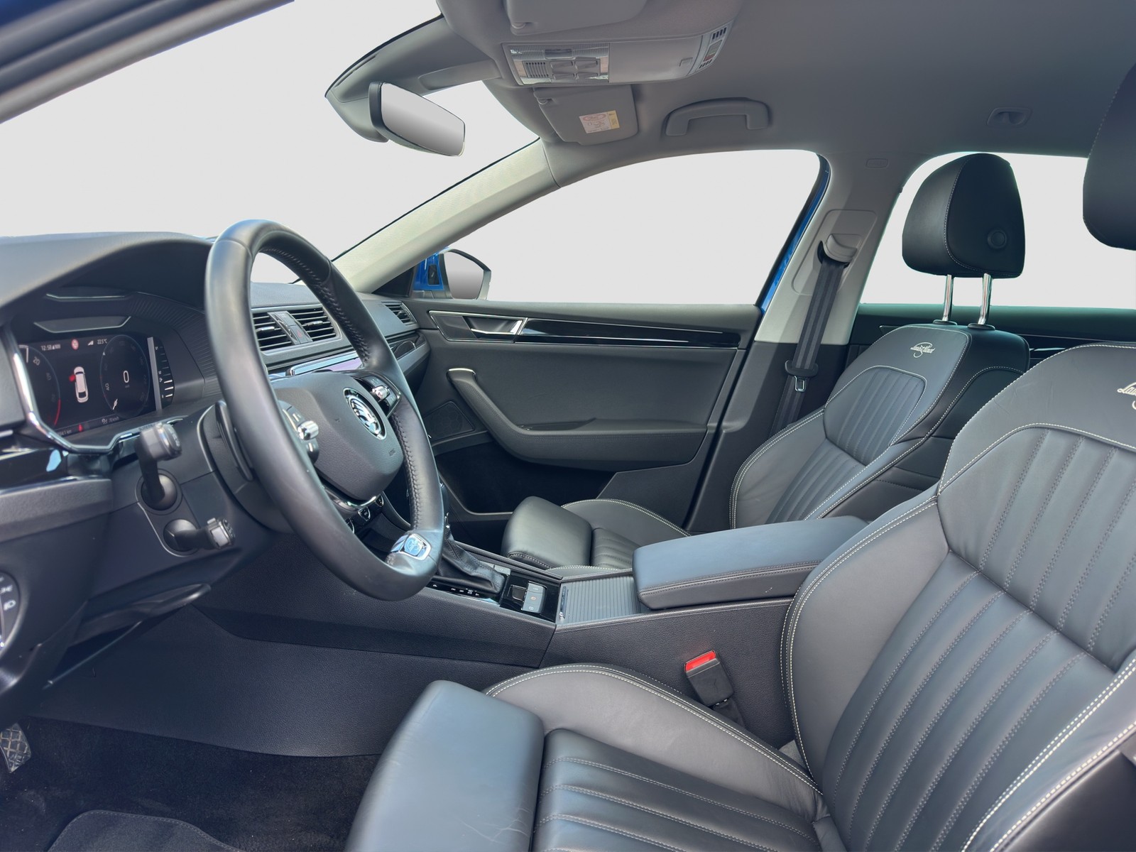 Skoda Superb Combi 1.4 iV L&K LEDER STANDHZ. AHK CAM
