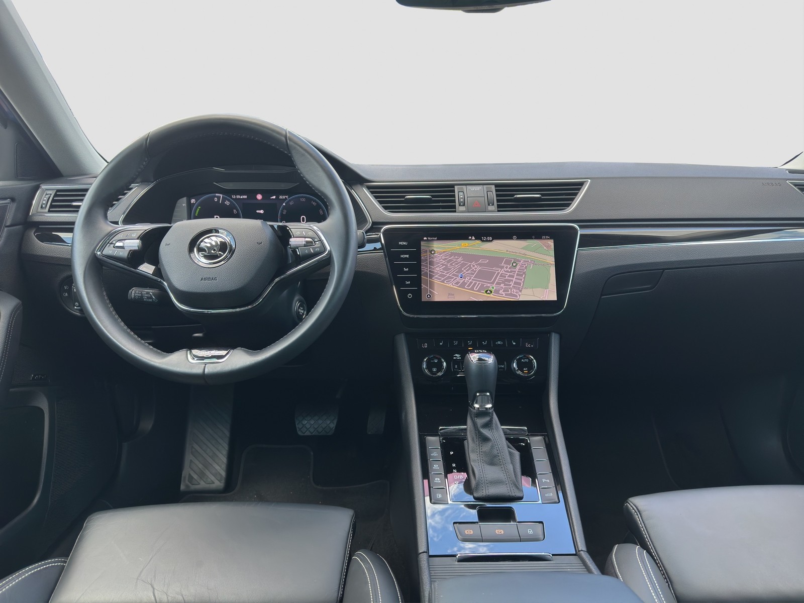 Skoda Superb Combi 1.4 iV L&K LEDER STANDHZ. AHK CAM