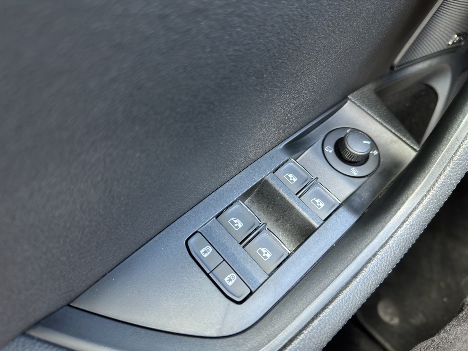 Skoda Superb Combi 1.4 iV L&K LEDER STANDHZ. AHK CAM