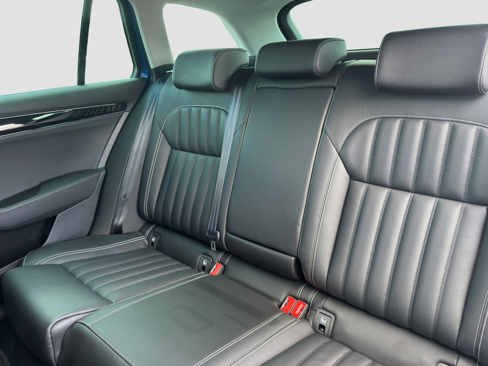 Skoda Superb Combi 1.4 iV L&K LEDER STANDHZ. AHK CAM