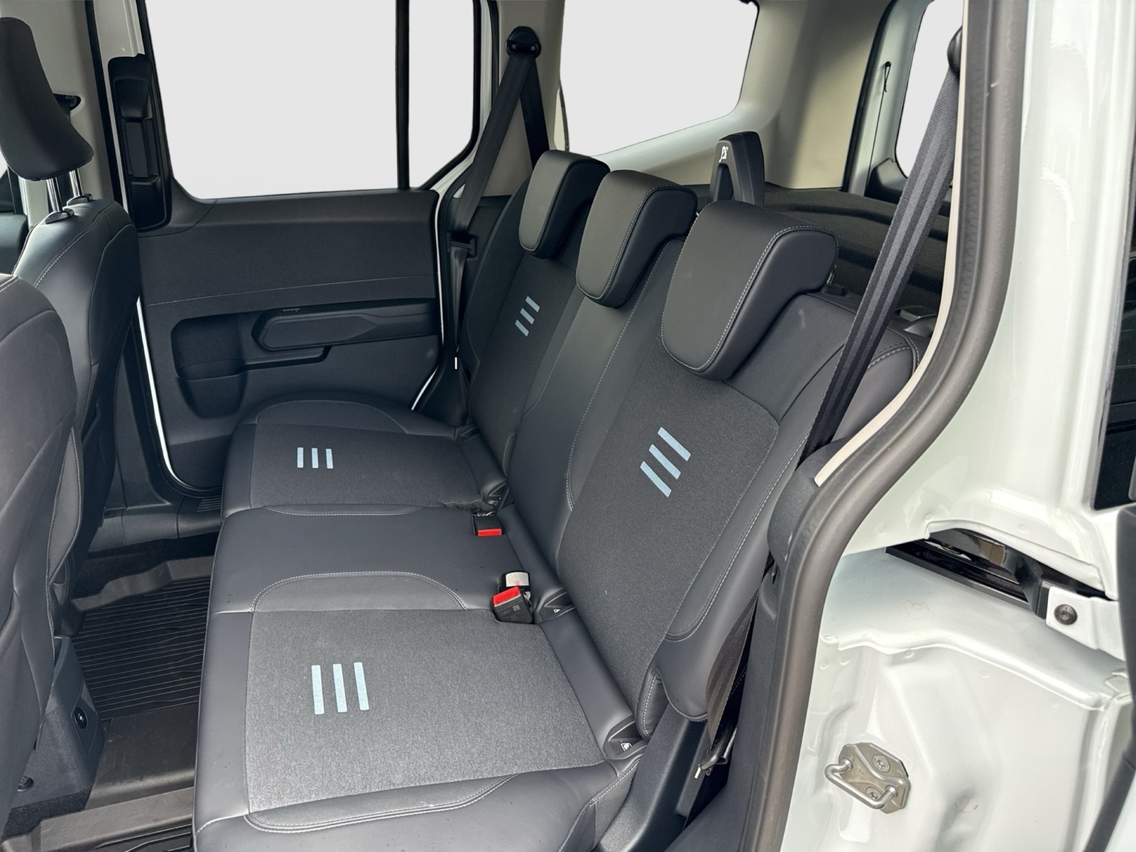 Ford Tourneo Courier 1.0 ACTIVE CAM ACC NAVI LM17