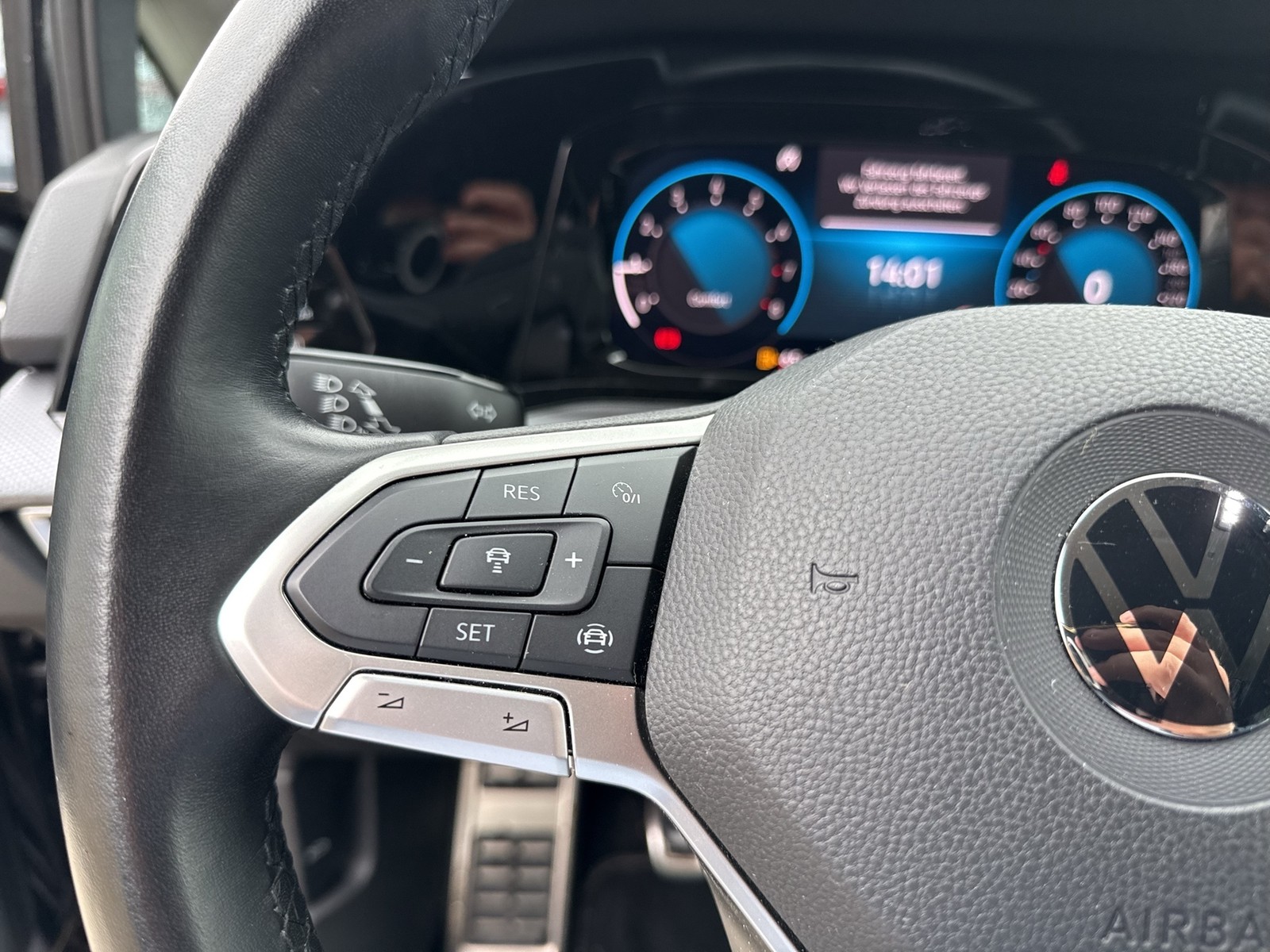 Volkswagen Golf 1.5 ACTIVE ACC NAVI ALU CARPLAY SITZHZ