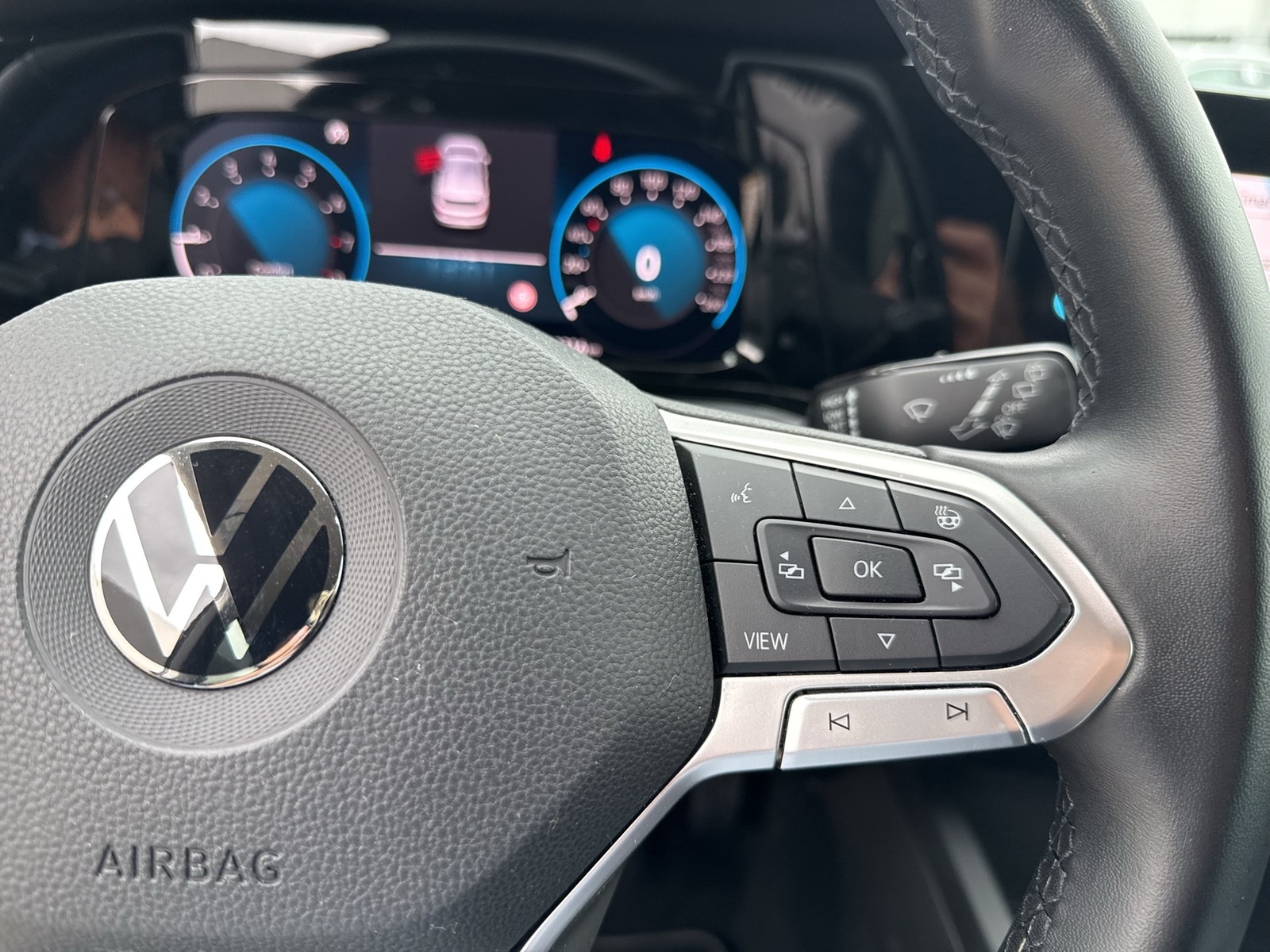 Volkswagen Golf 1.5 ACTIVE ACC NAVI ALU CARPLAY SITZHZ