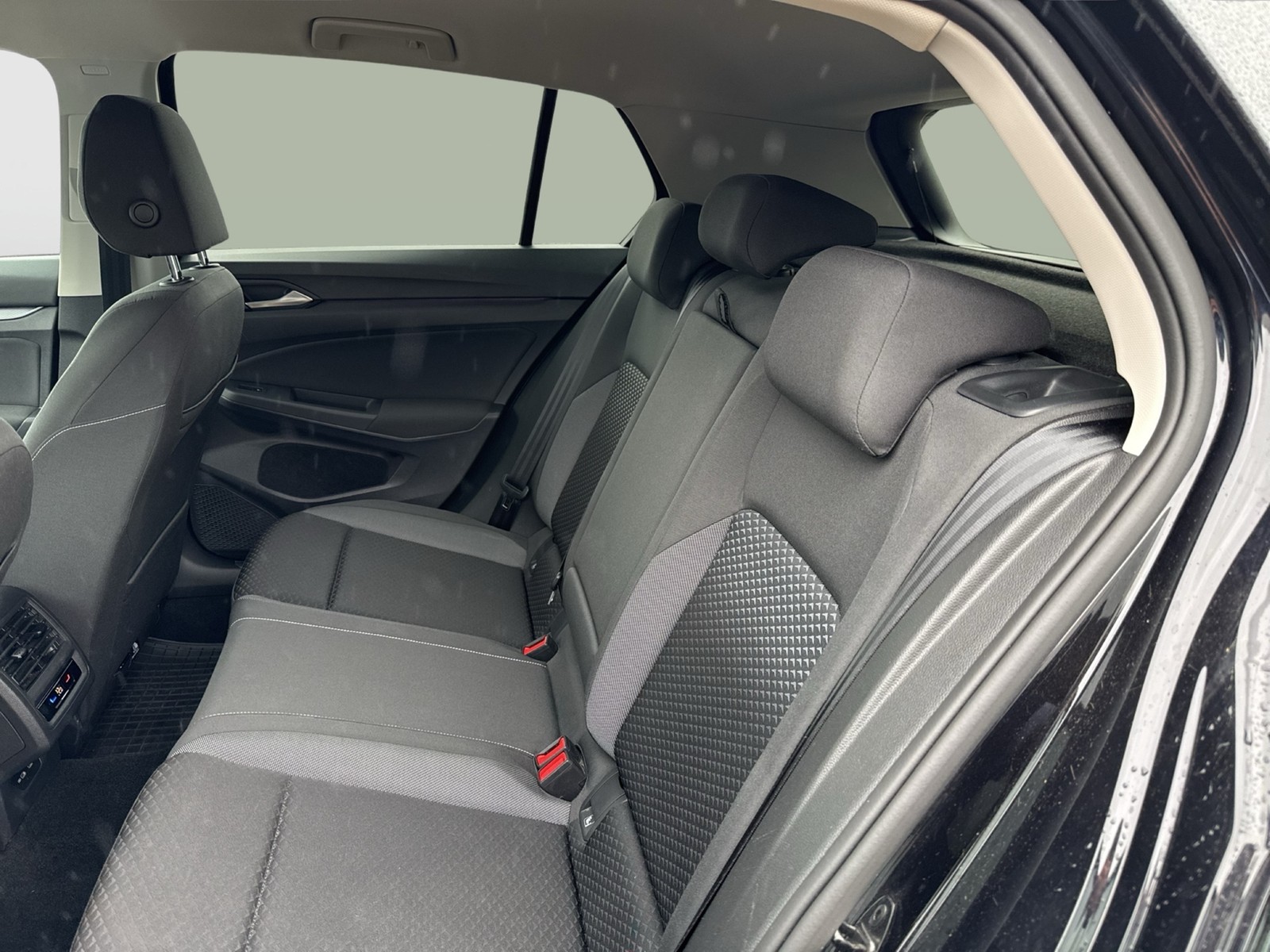 Volkswagen Golf 1.5 ACTIVE ACC NAVI ALU CARPLAY SITZHZ