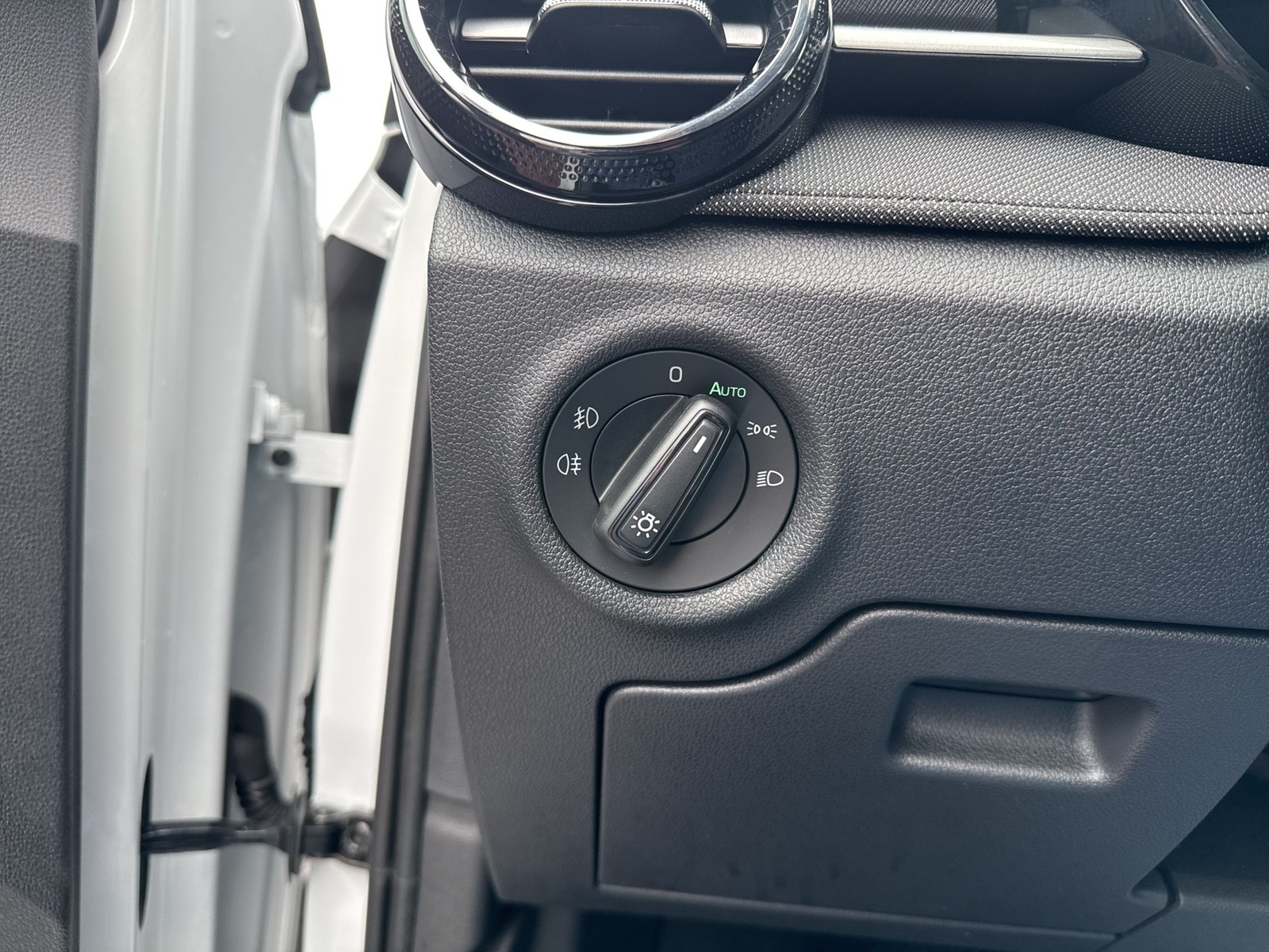 Skoda Fabia 1.5 TOUR CAM ACC NAVI ALU CARPLAY SITZHEIZ
