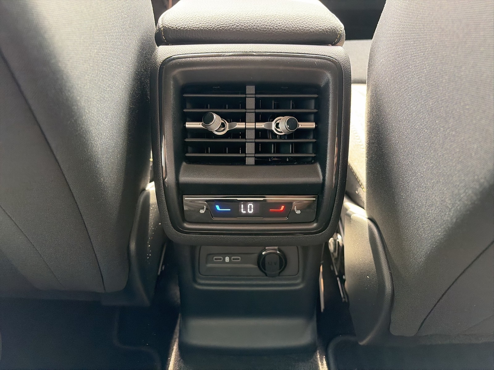 Skoda Kodiaq 2.0 SELECTION 4X4 7SITZE AHK CAM ACC LM18