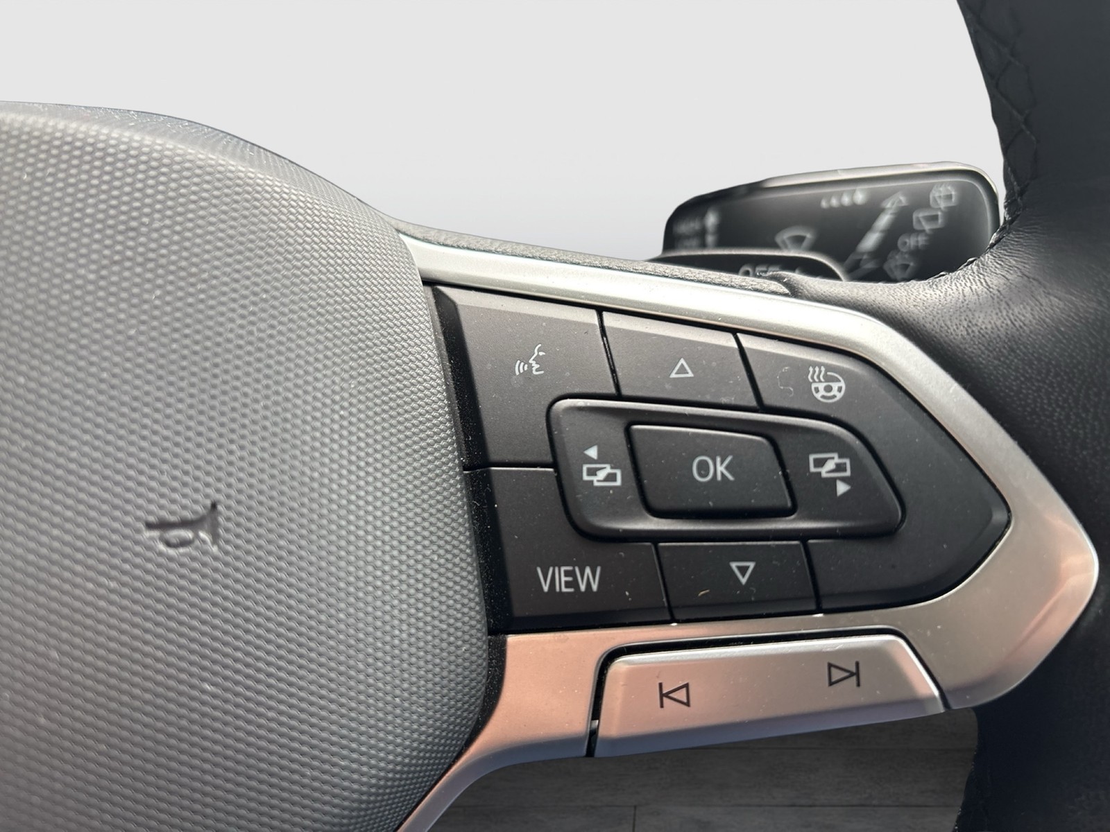 Volkswagen Golf Variant 2.0 LIFE AHK ACC NAVI SITZHEIZ