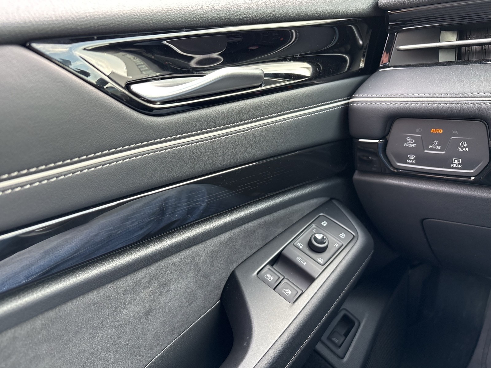 Volkswagen ID.7 PRO WÄRMEPUMPE AHK 360°CAM ACC LM20 HEAD-UP