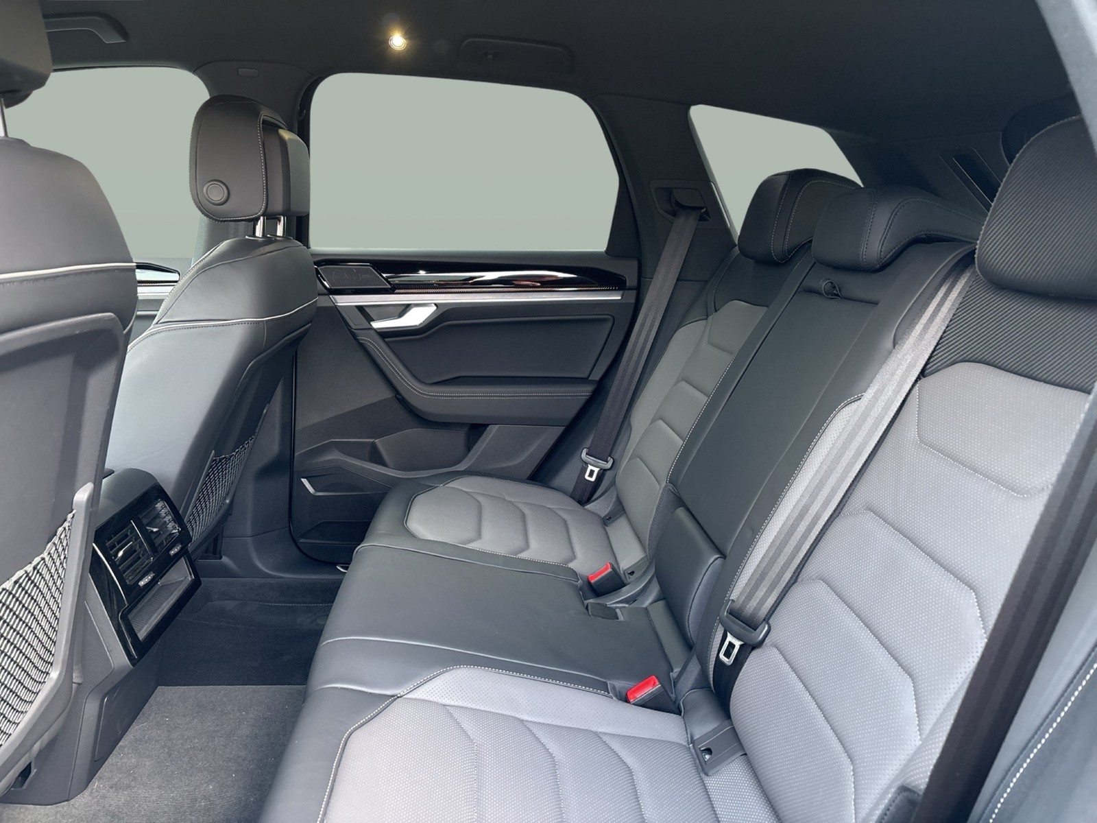 Volkswagen Touareg V6 R-LINE AHK CAM ACC LM19 HD-MATRIX NAVI