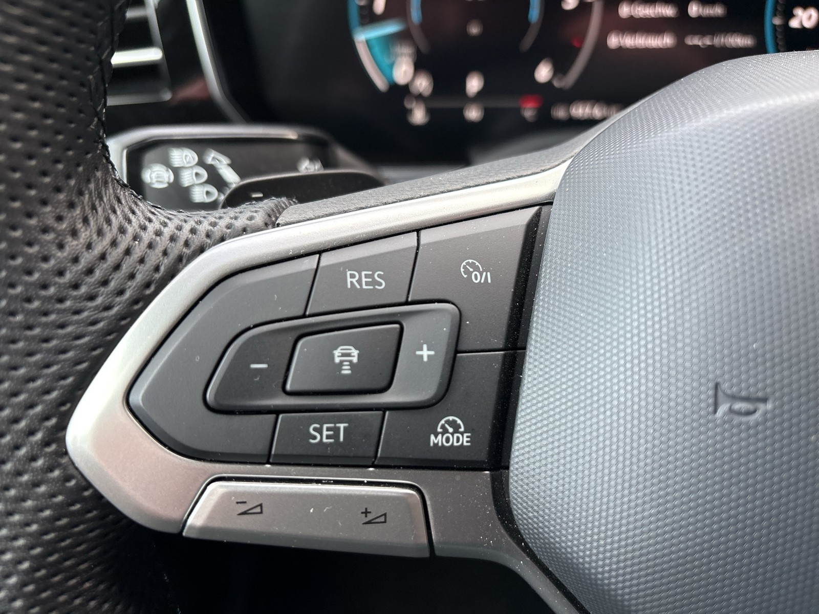 Volkswagen Touareg V6 R-LINE AHK CAM ACC LM19 HD-MATRIX NAVI