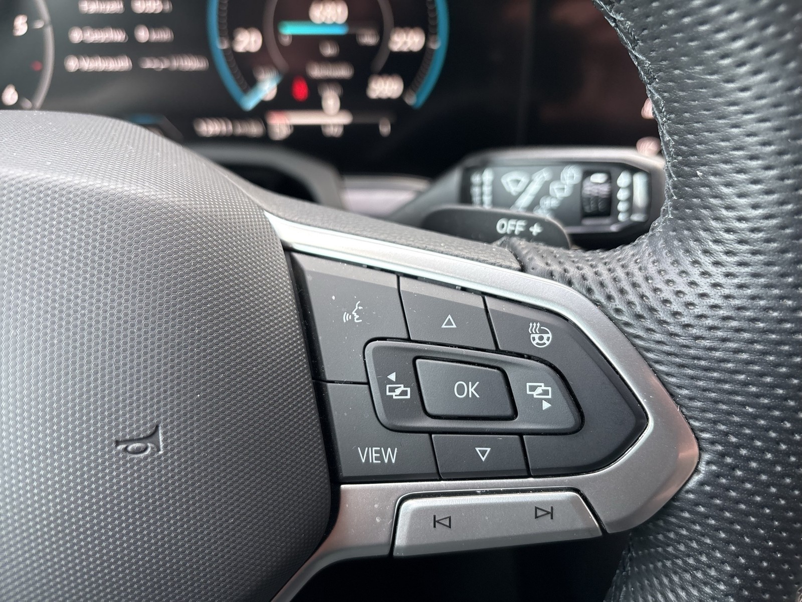Volkswagen Touareg V6 R-LINE AHK CAM ACC LM19 HD-MATRIX NAVI