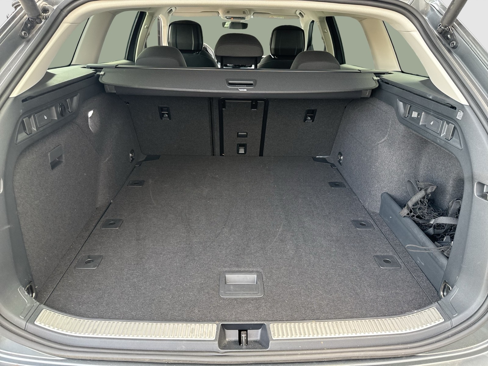 Skoda Superb Combi 2.0 SELECTION AHK CAM ACC MATRIX
