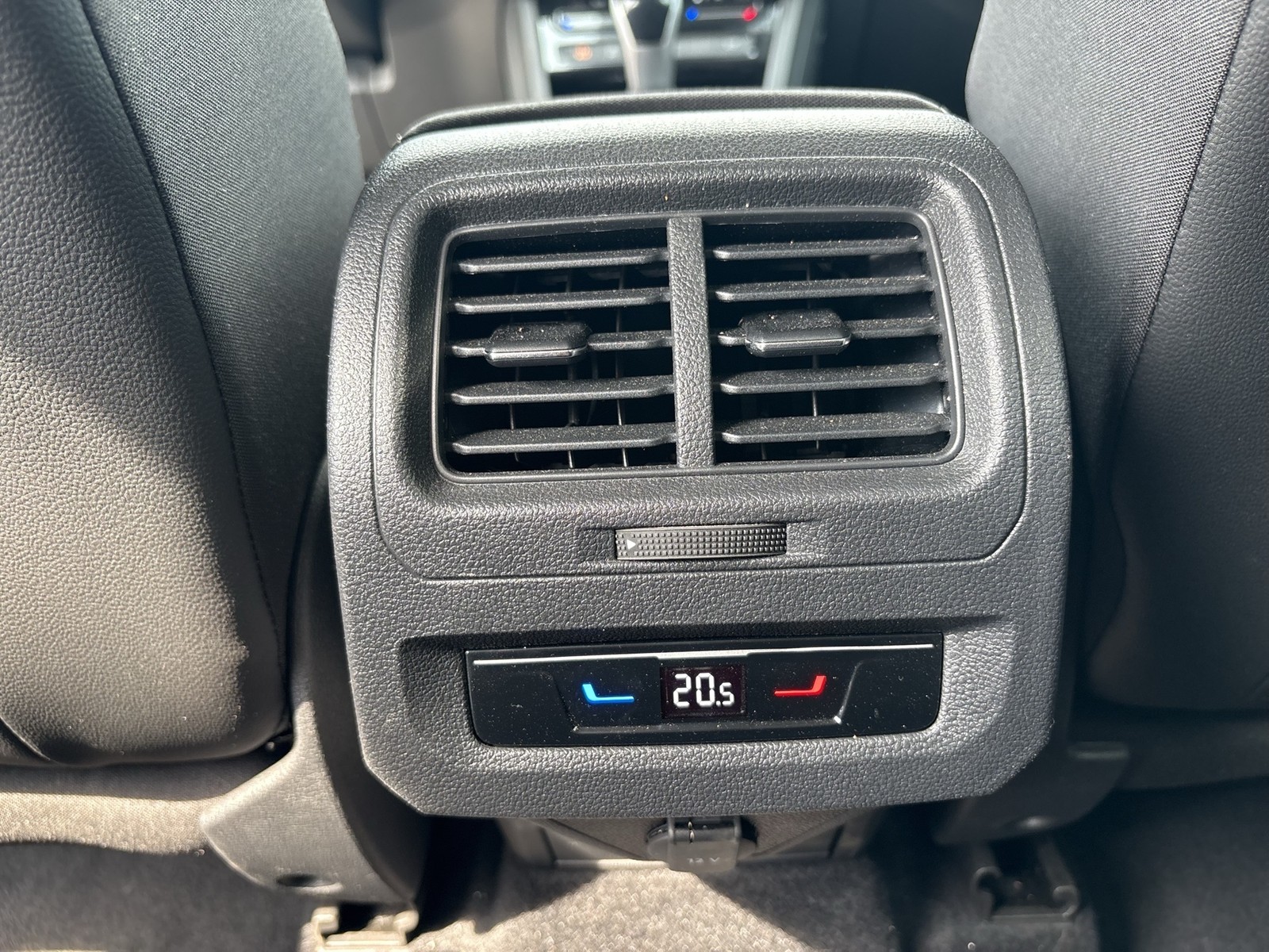 Volkswagen Touran 2.0 COMFORTLINE 7SITZE STANDHZ. CAM ACC