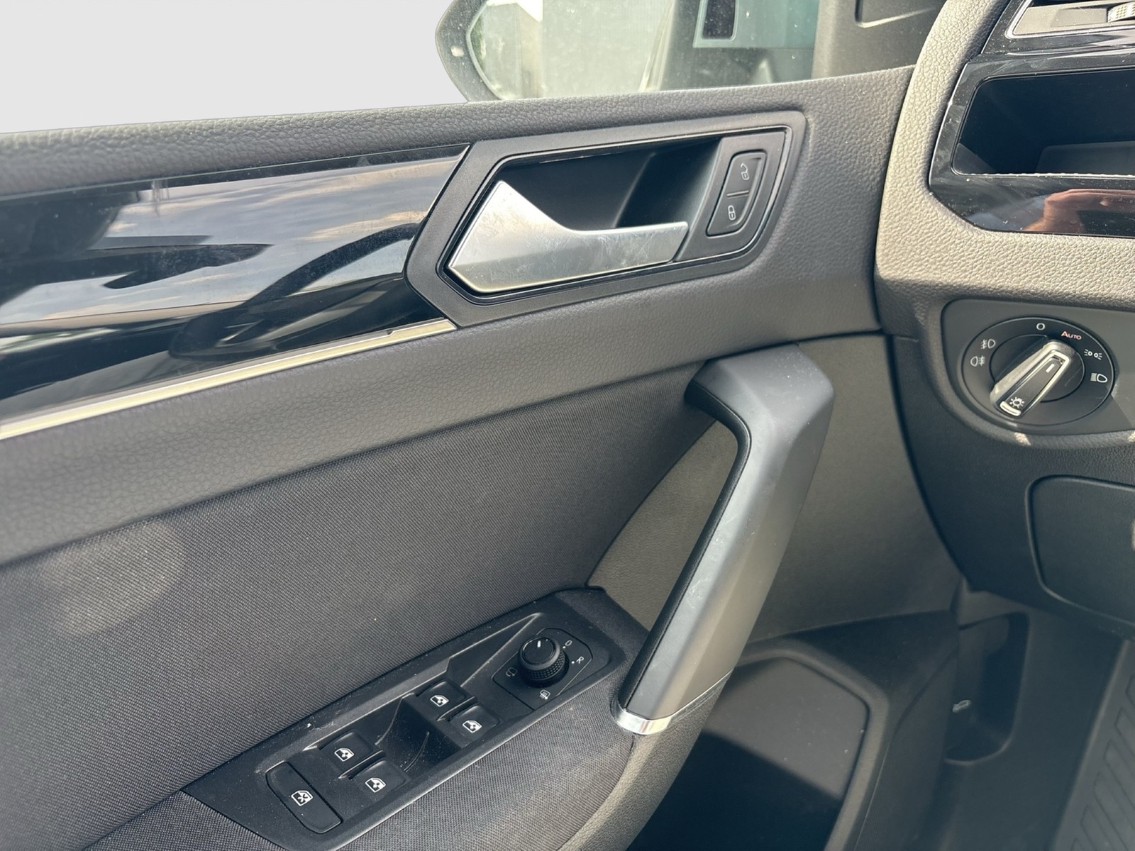 Volkswagen Touran 2.0 COMFORTLINE 7SITZE STANDHZ. CAM ACC