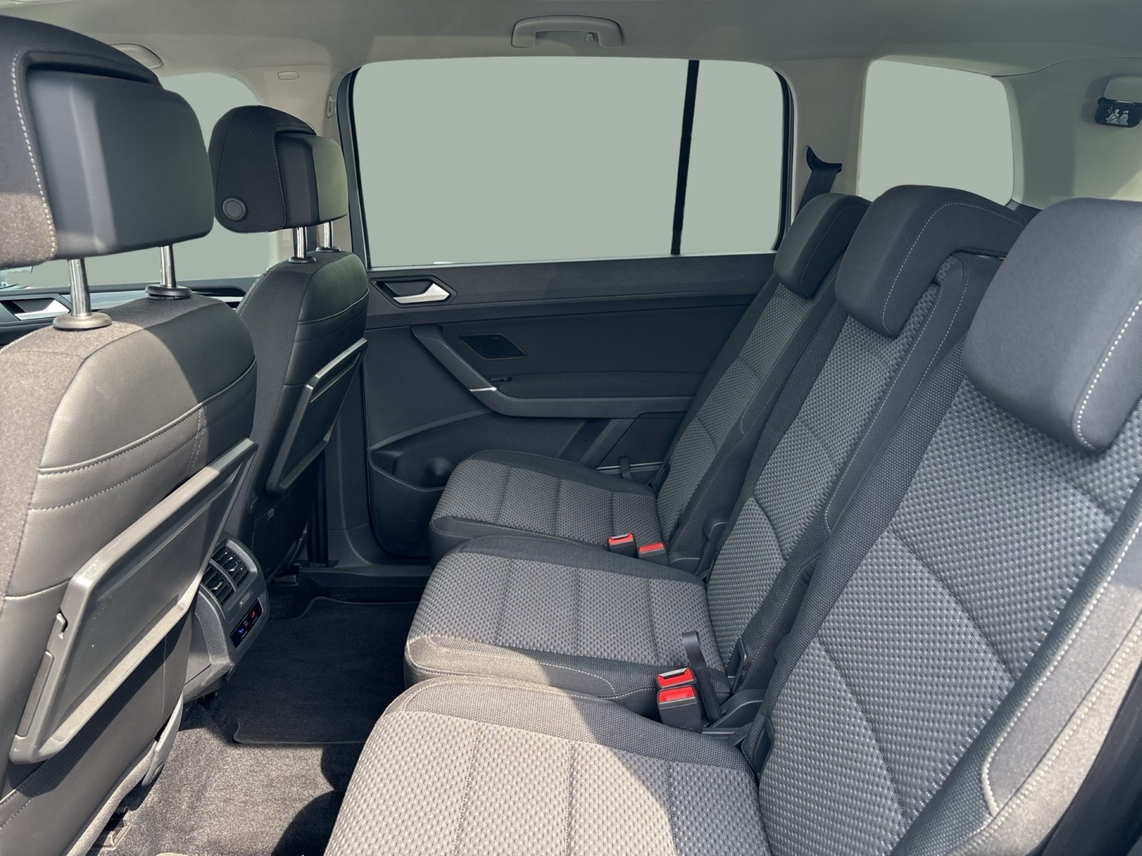 Volkswagen Touran 2.0 COMFORTLINE 7SITZE STANDHZ. CAM ACC