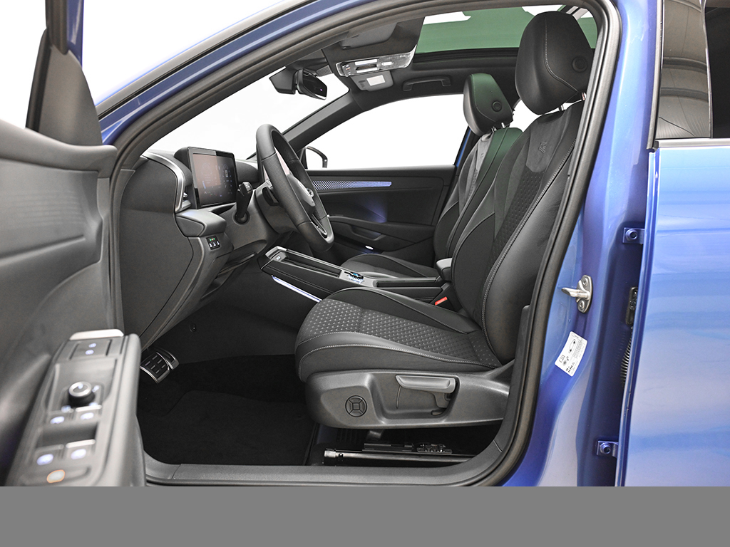 Volkswagen T-Roc 1.5 R-LINE DSG PANO BLACKSTYLE eKLAPPE AHK