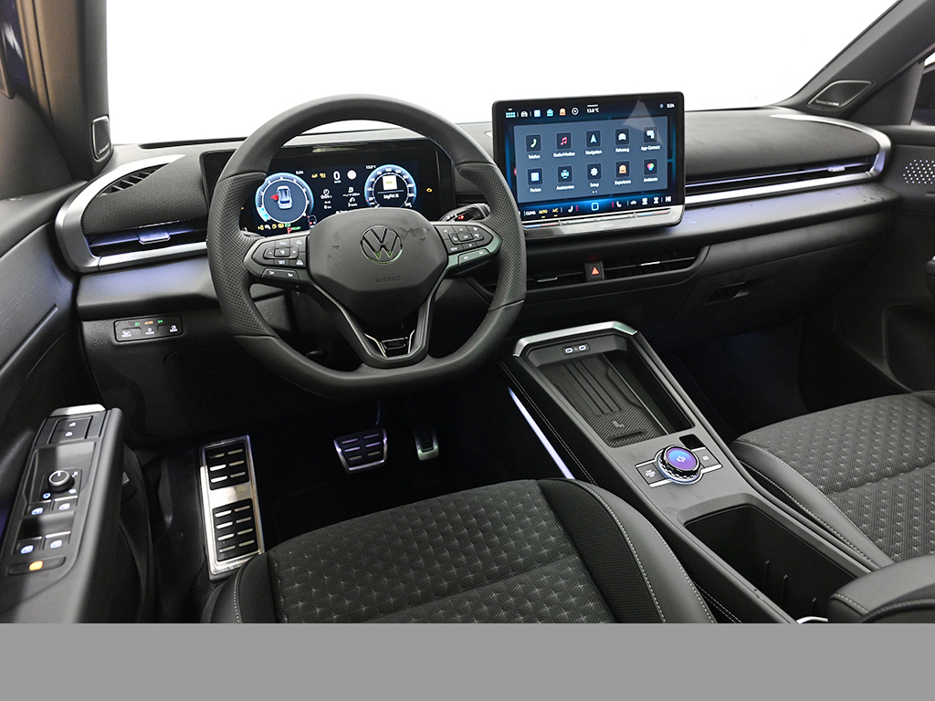 Volkswagen T-Roc 1.5 R-LINE DSG PANO BLACKSTYLE eKLAPPE AHK