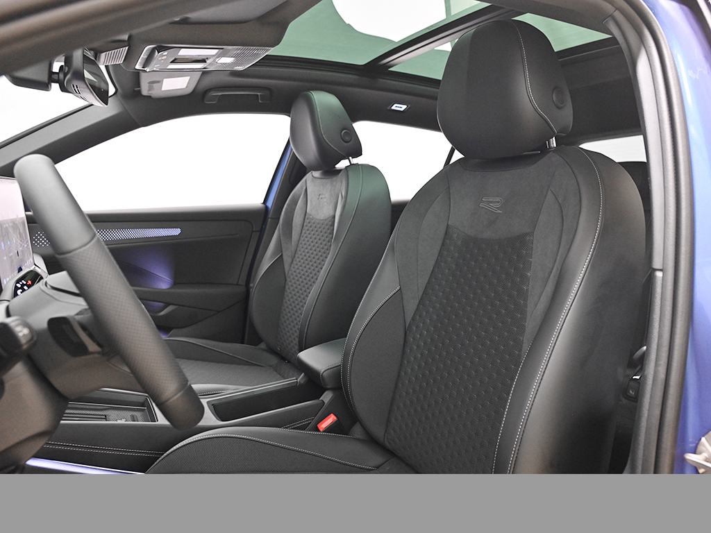 Volkswagen T-Roc 1.5 R-LINE DSG PANO BLACKSTYLE eKLAPPE AHK