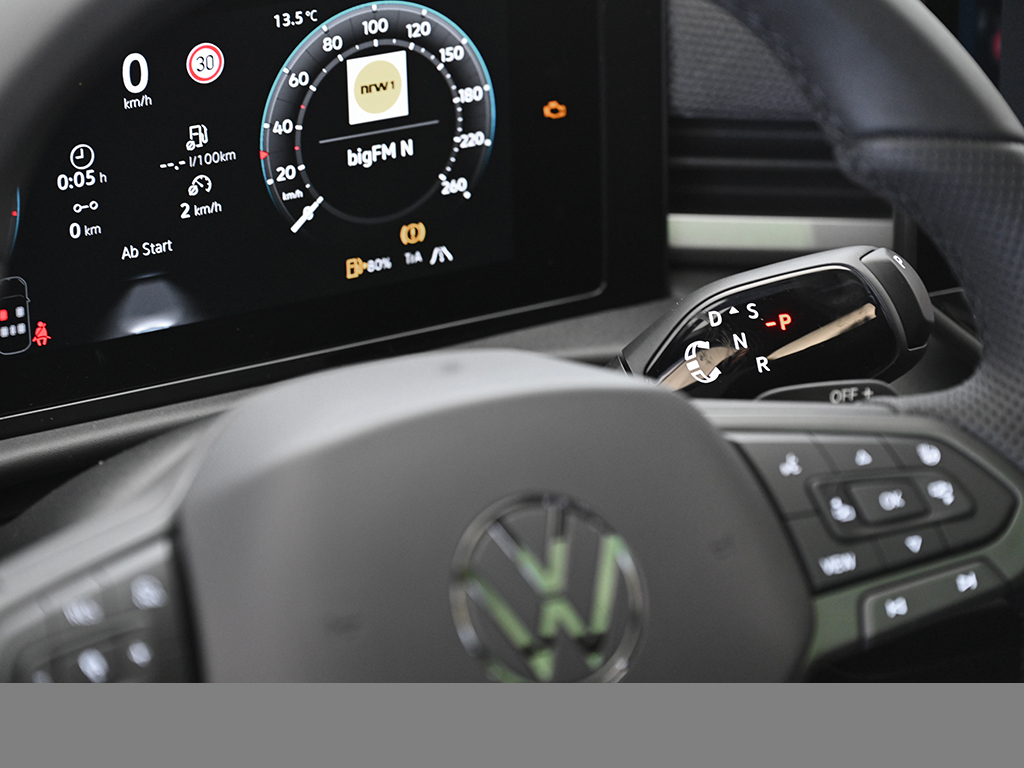 Volkswagen T-Roc 1.5 R-LINE DSG PANO MATRIXLED AHK eKLAPPE