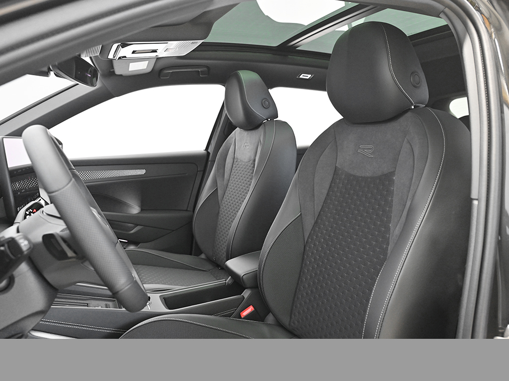 Volkswagen T-Roc 1.5 R-LINE DSG PANO MATRIXLED AHK eKLAPPE