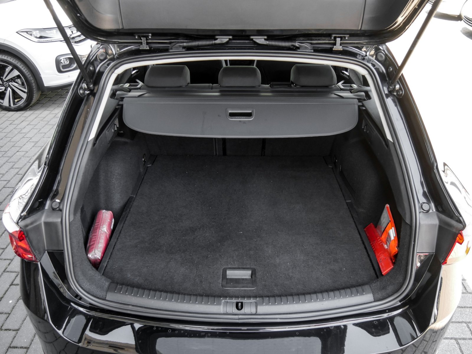 Seat Leon ST 1.5 eTSI STYLE NAVI ALU LED SITZHEIZUNG