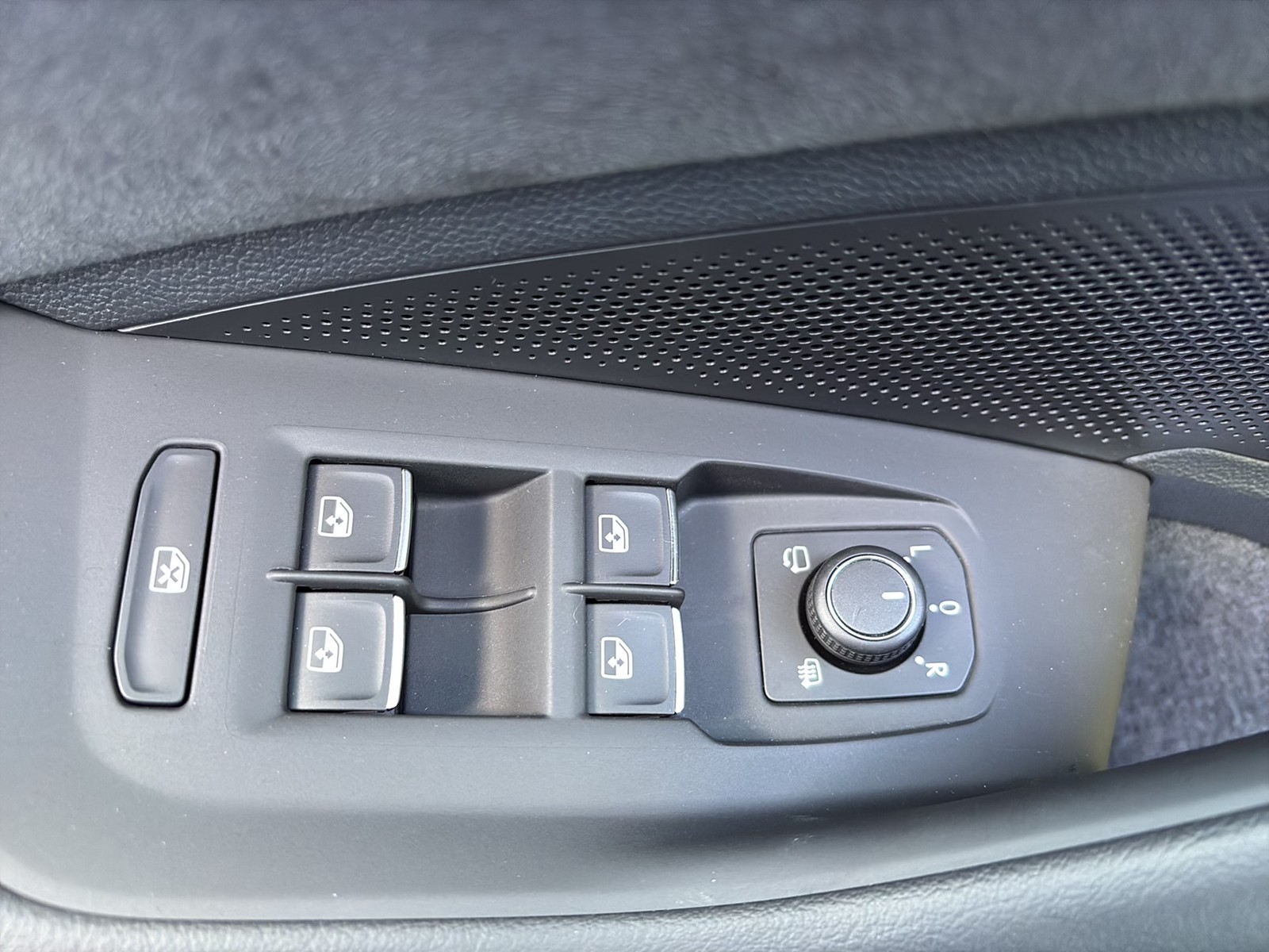 Volkswagen Passat Variant 1.5 HYBRID R-LINE NEUESMODELL 19Z