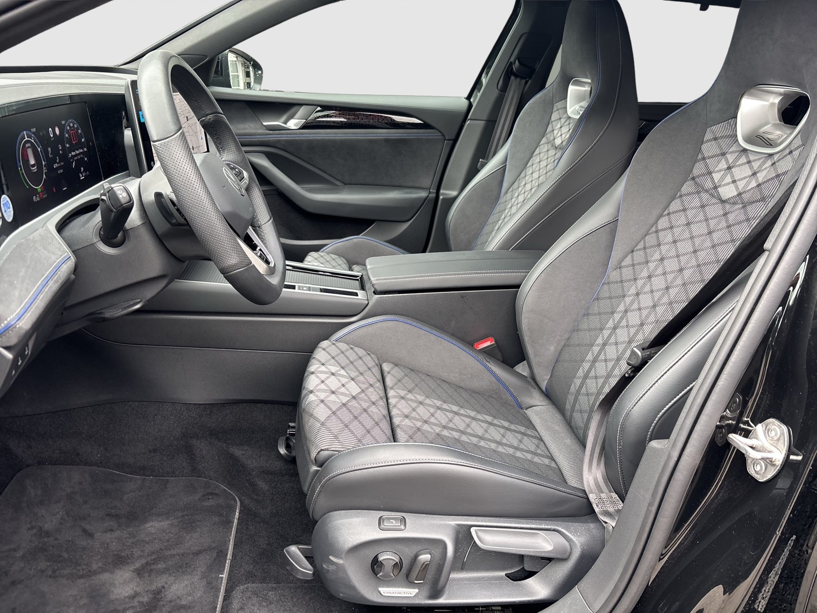 Volkswagen Passat Variant 1.5 HYBRID R-LINE NEUESMODELL 19Z