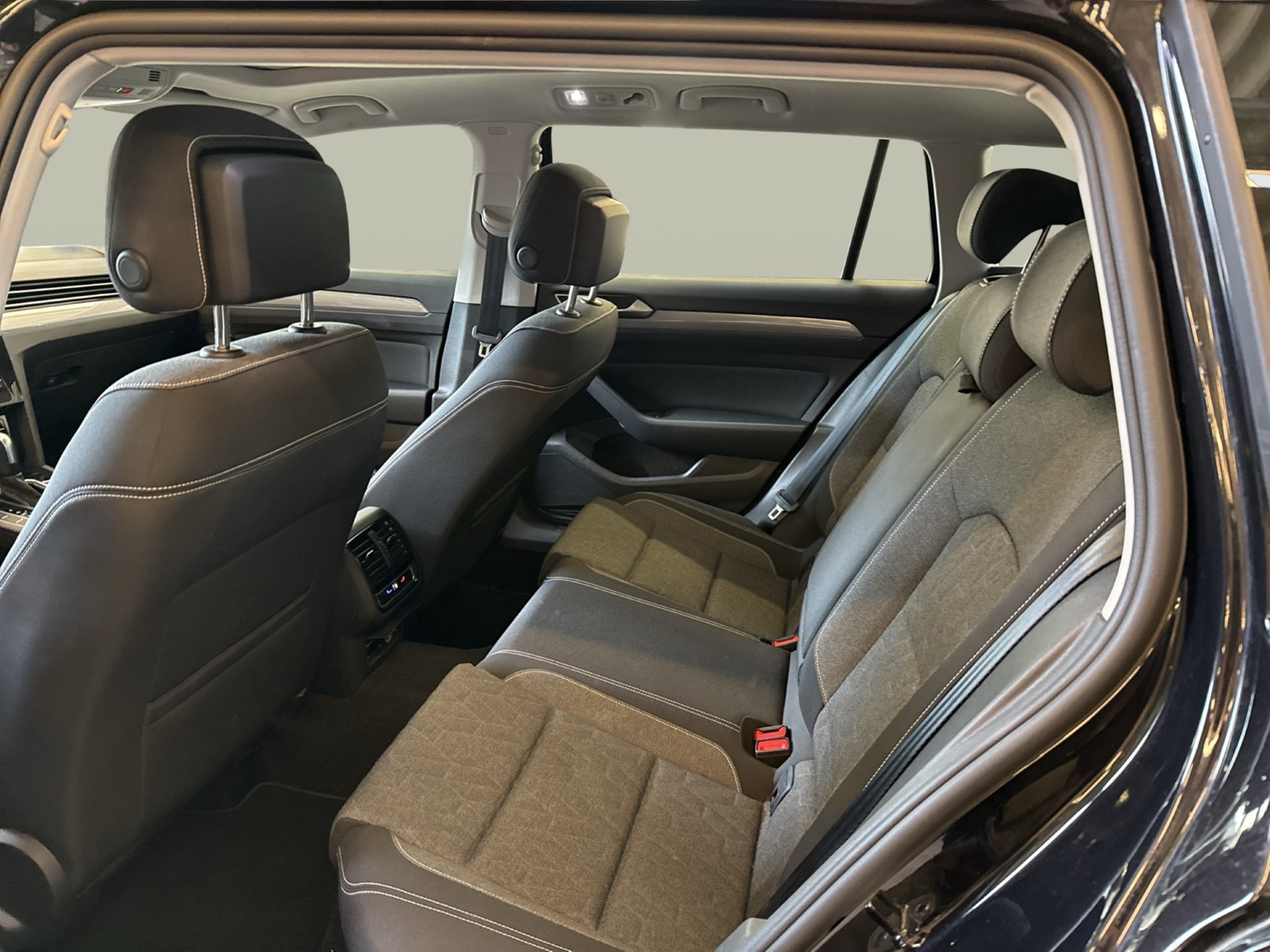 Volkswagen Passat Variant 2.0 BUSINESS PANO STANDHZ CAM ACC