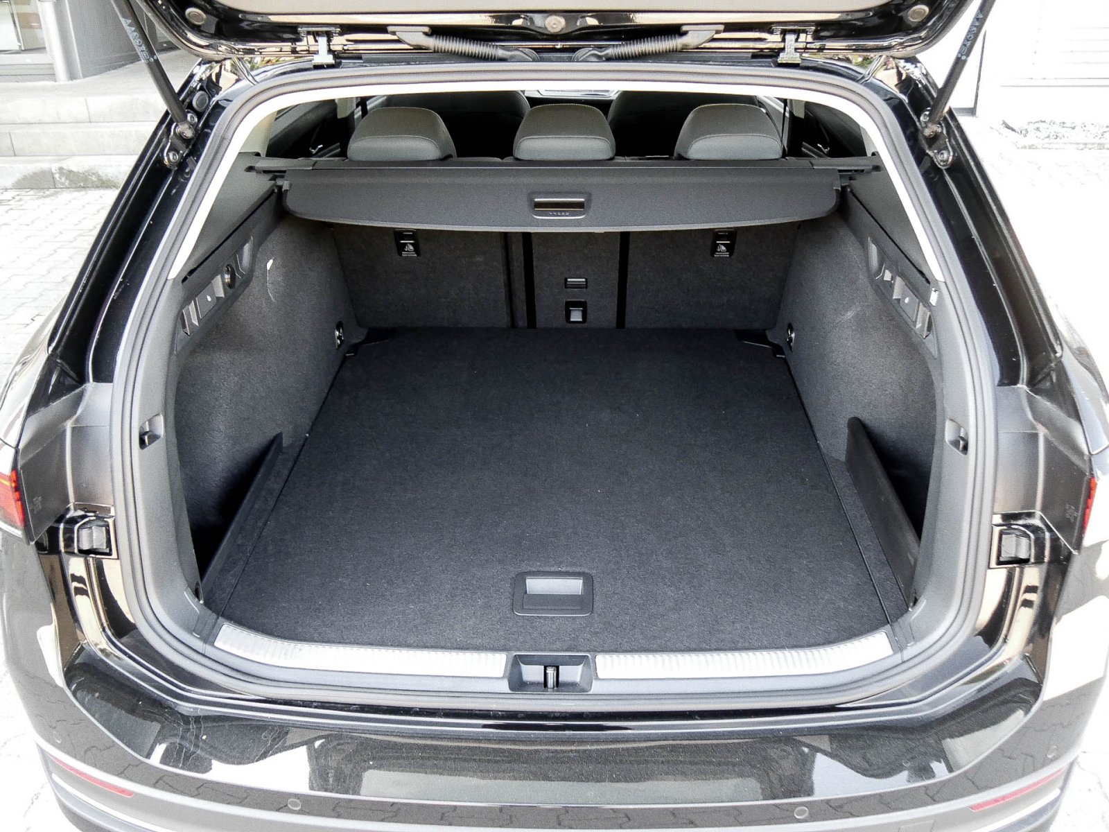Volkswagen Passat Variant 2.0 BUSINESS NEUES MODELL AHK ACC