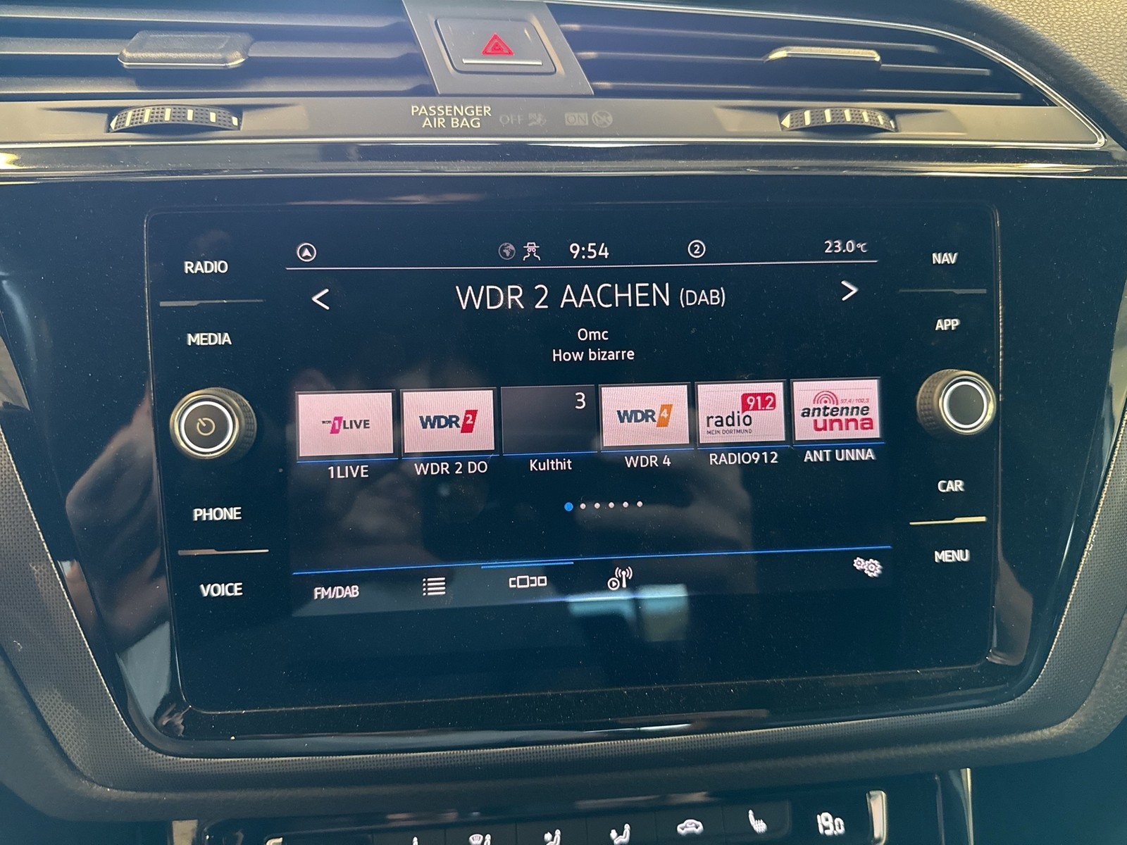 Volkswagen Touran 1.5 R-LINE BLACK STYLE PANO CAM ACC LM18