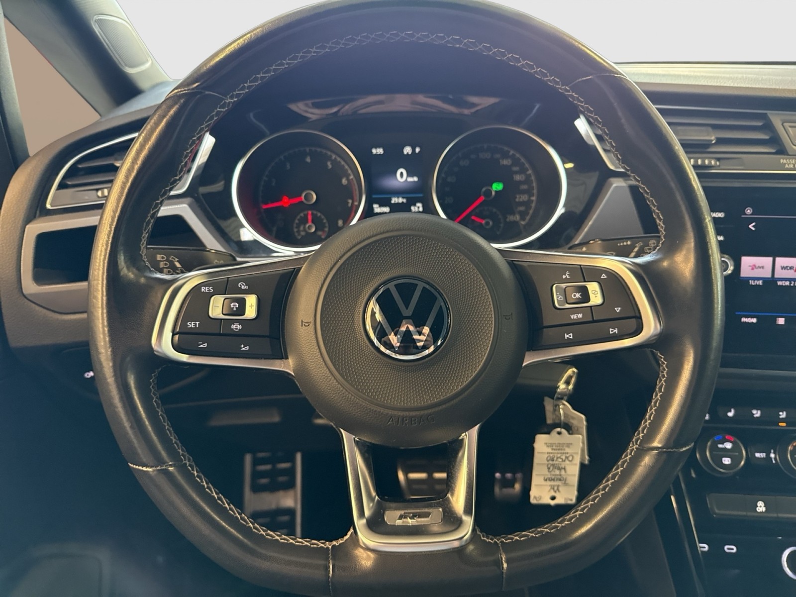 Volkswagen Touran 1.5 R-LINE BLACK STYLE PANO CAM ACC LM18