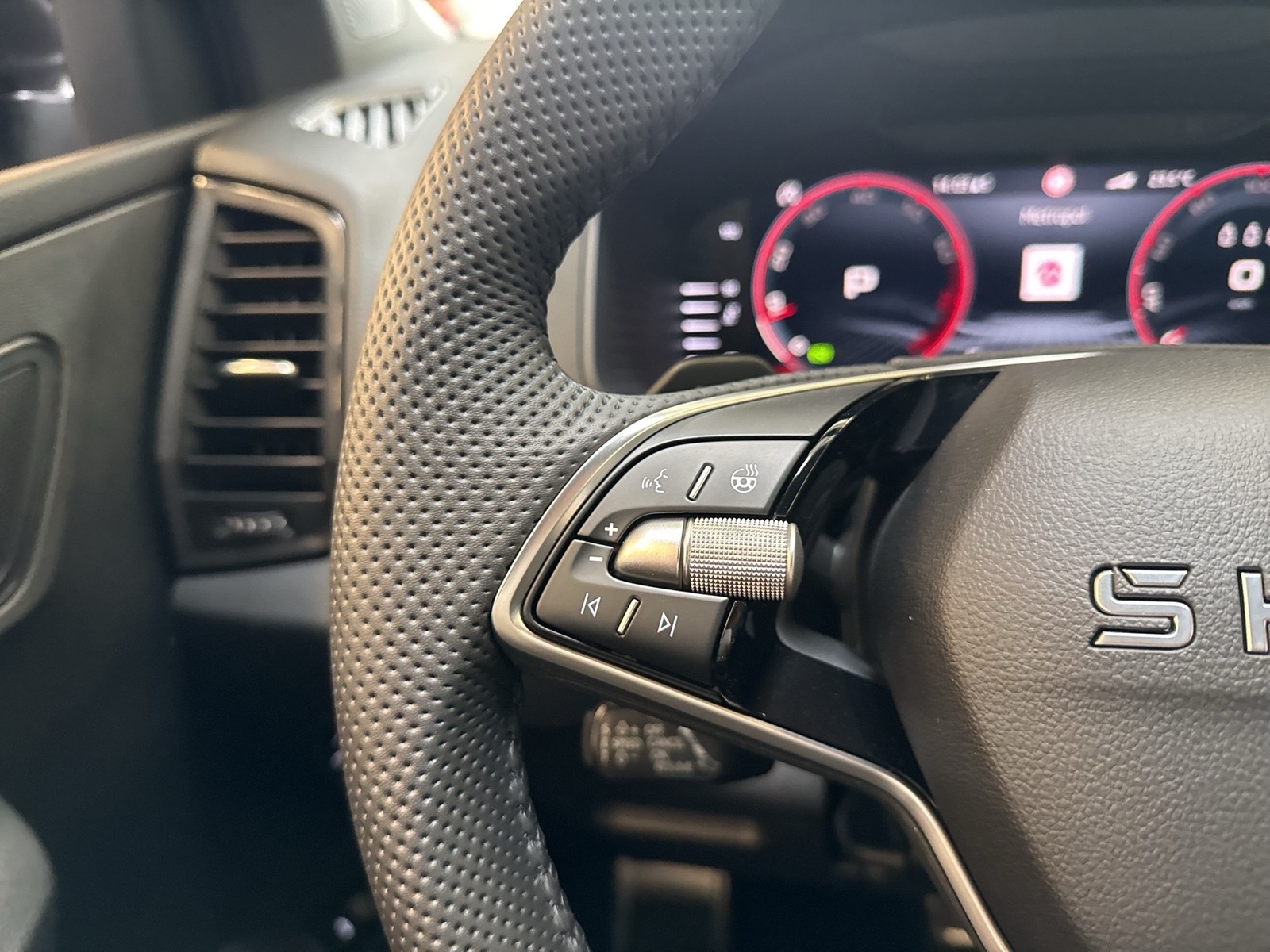 Skoda Karoq 2.0 SPORTLINE 4X4 PANO CAM ACC LM19 MATRIX