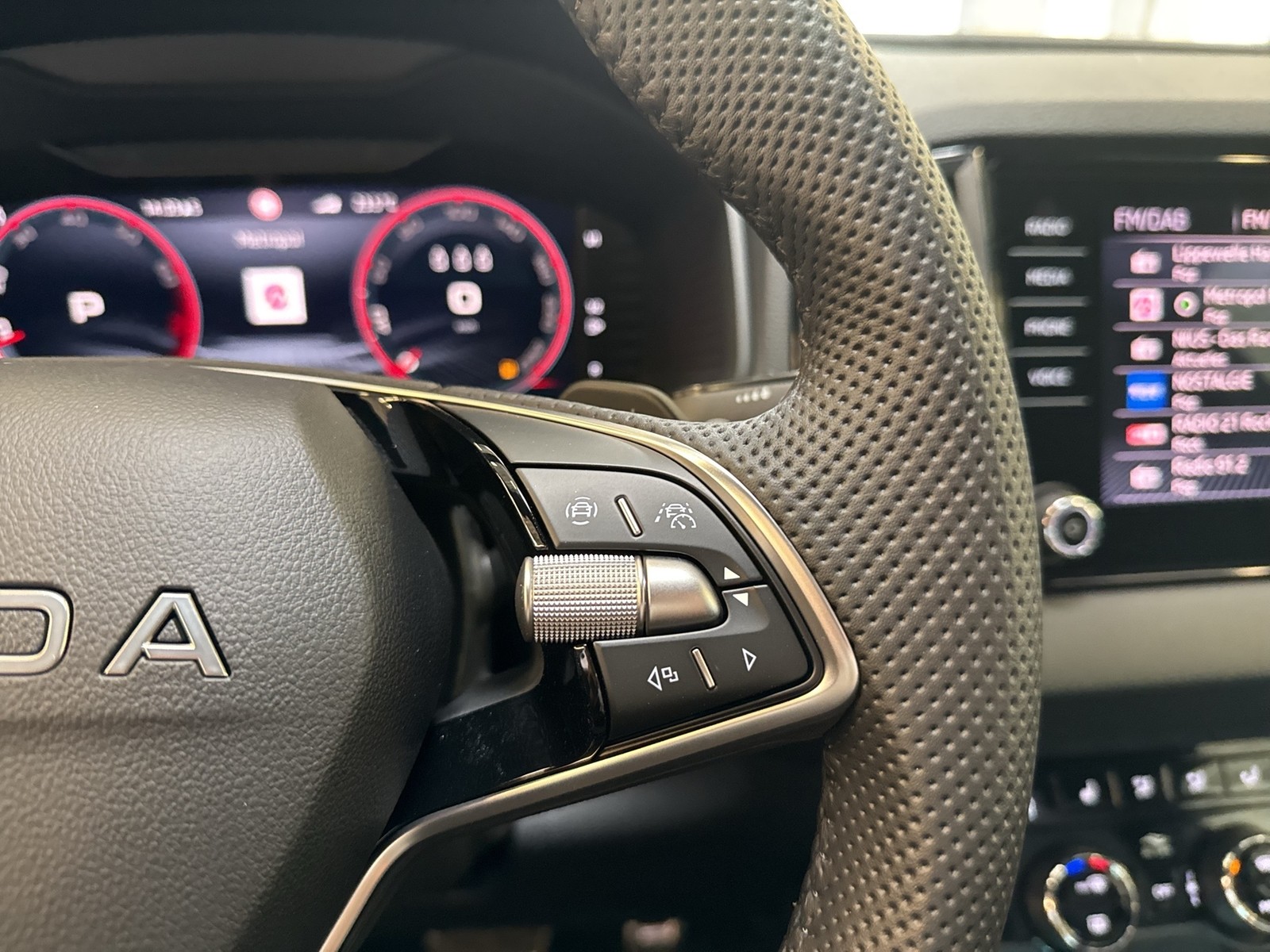 Skoda Karoq 2.0 SPORTLINE 4X4 PANO CAM ACC LM19 MATRIX